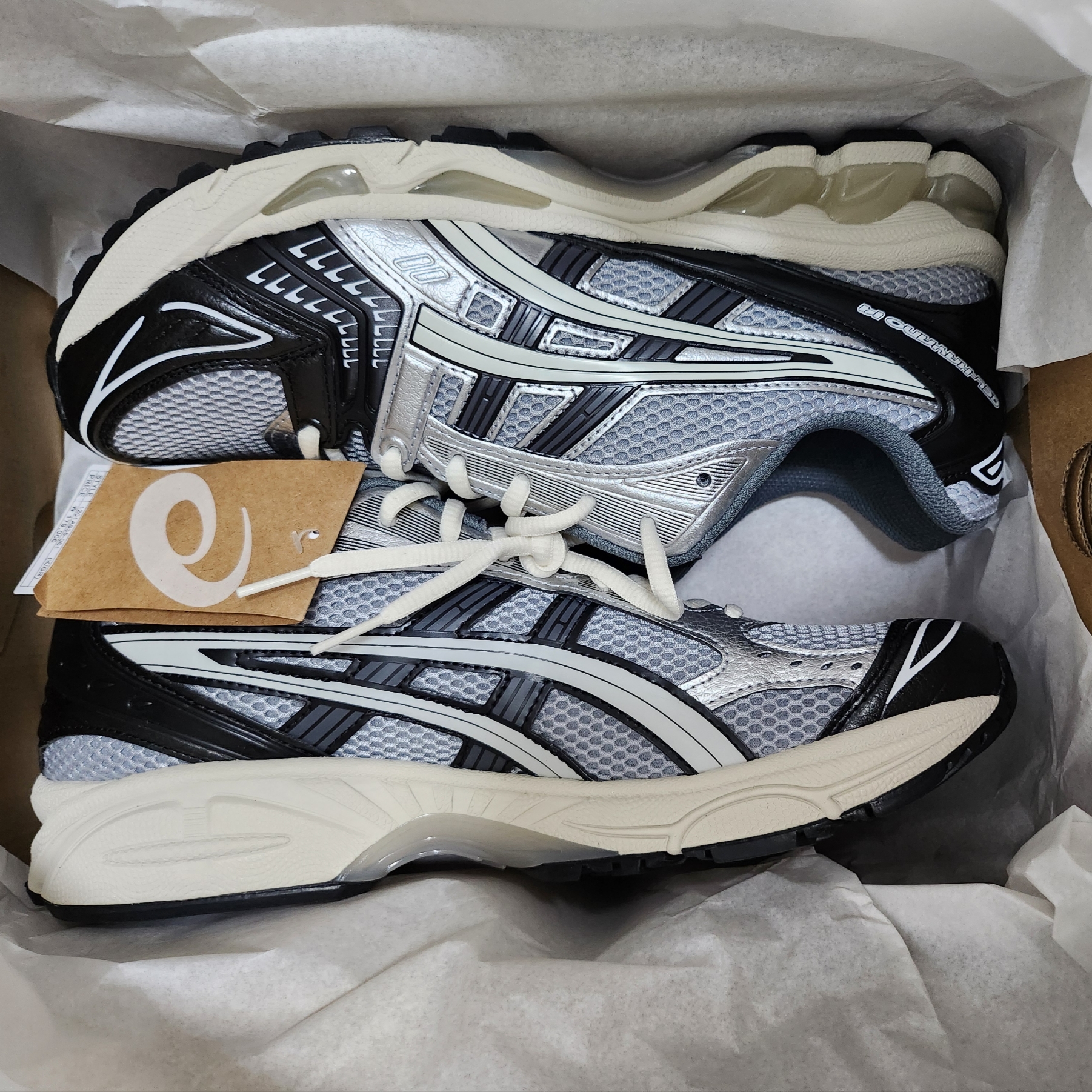 Asics Gel-Kayano 14 Black Glacier Grey 착용 스타일