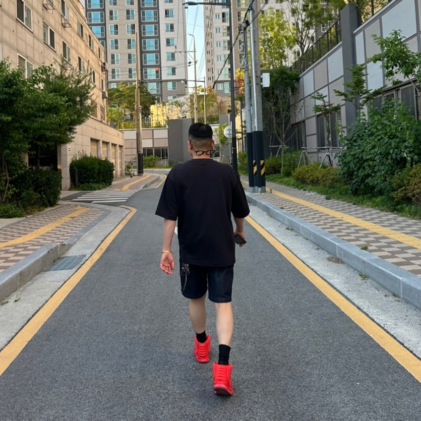 Nike Air Yeezy 2 Red October 착용 스타일 - 2