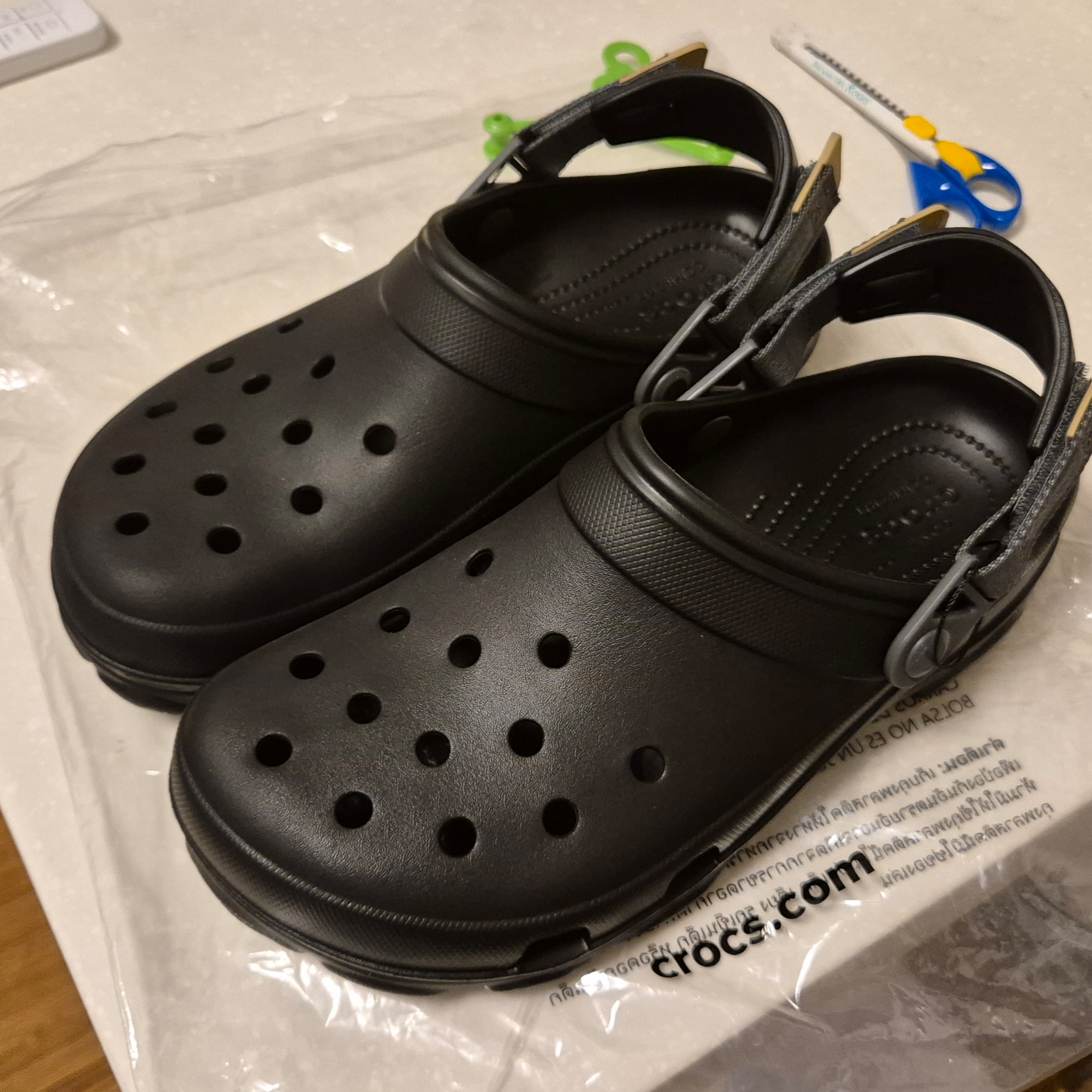 Crocs All Terrain Clog Black 착용 스타일 - 4
