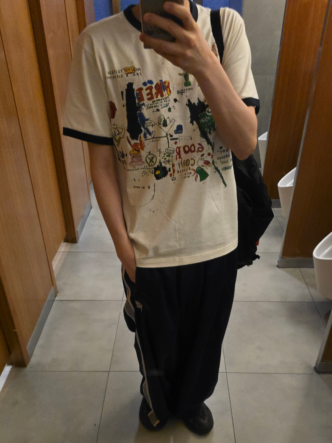 Needles H.D. Track Pants Poly Smooth Royal, Adidas Yeezy Foam RNNR Onyx 착용 스타일