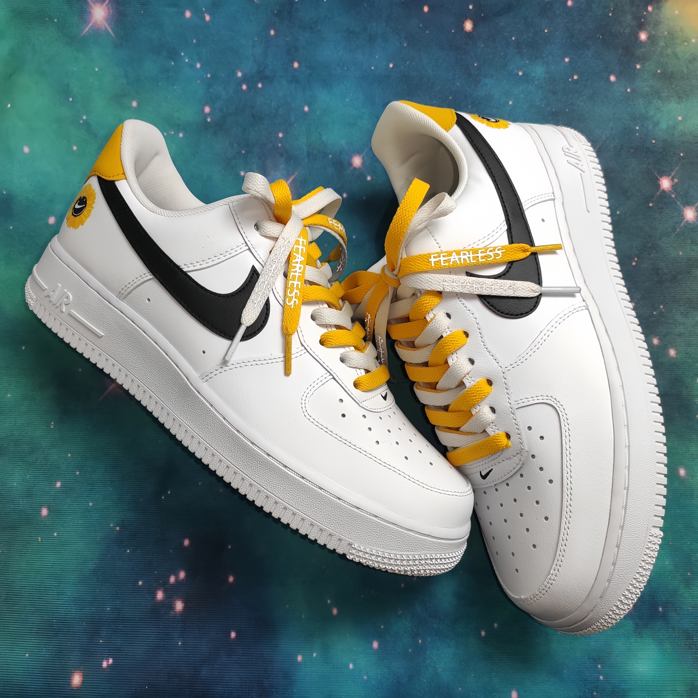 Nike Air Force 1 '07 LV8 2 Have a Nike Day 착용 스타일