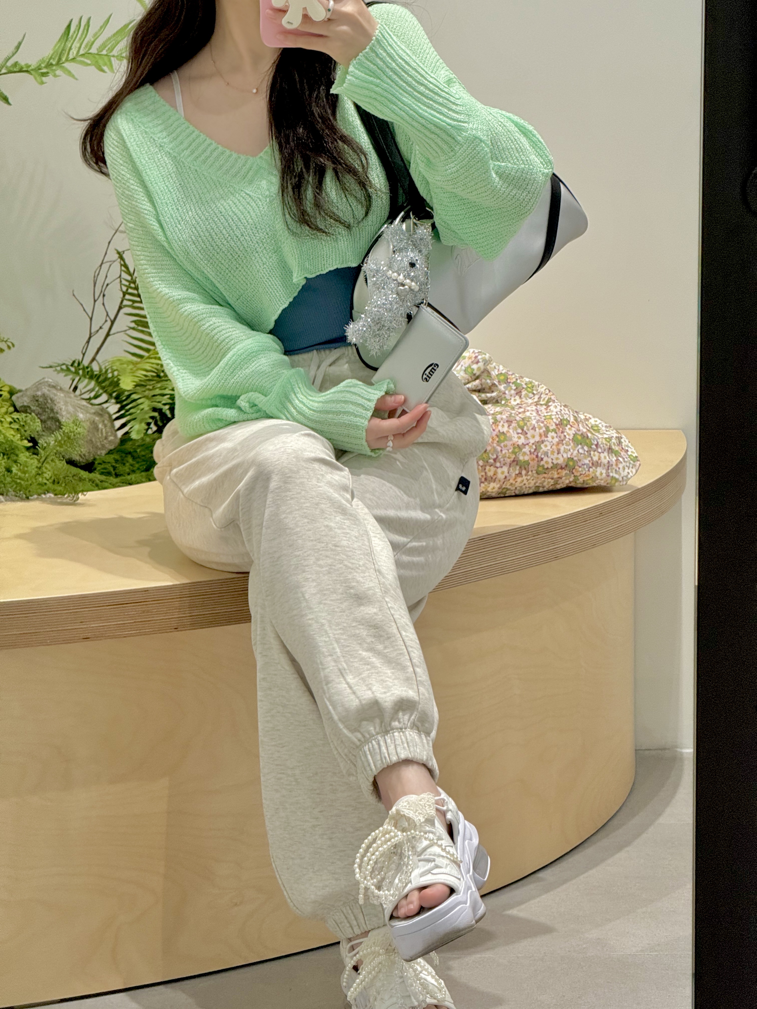 Emis Pastel Flower Corduroy Eco Bag Yellow Green, Emis Wide Vintage Tote Bag Silver 착용 스타일 - 3