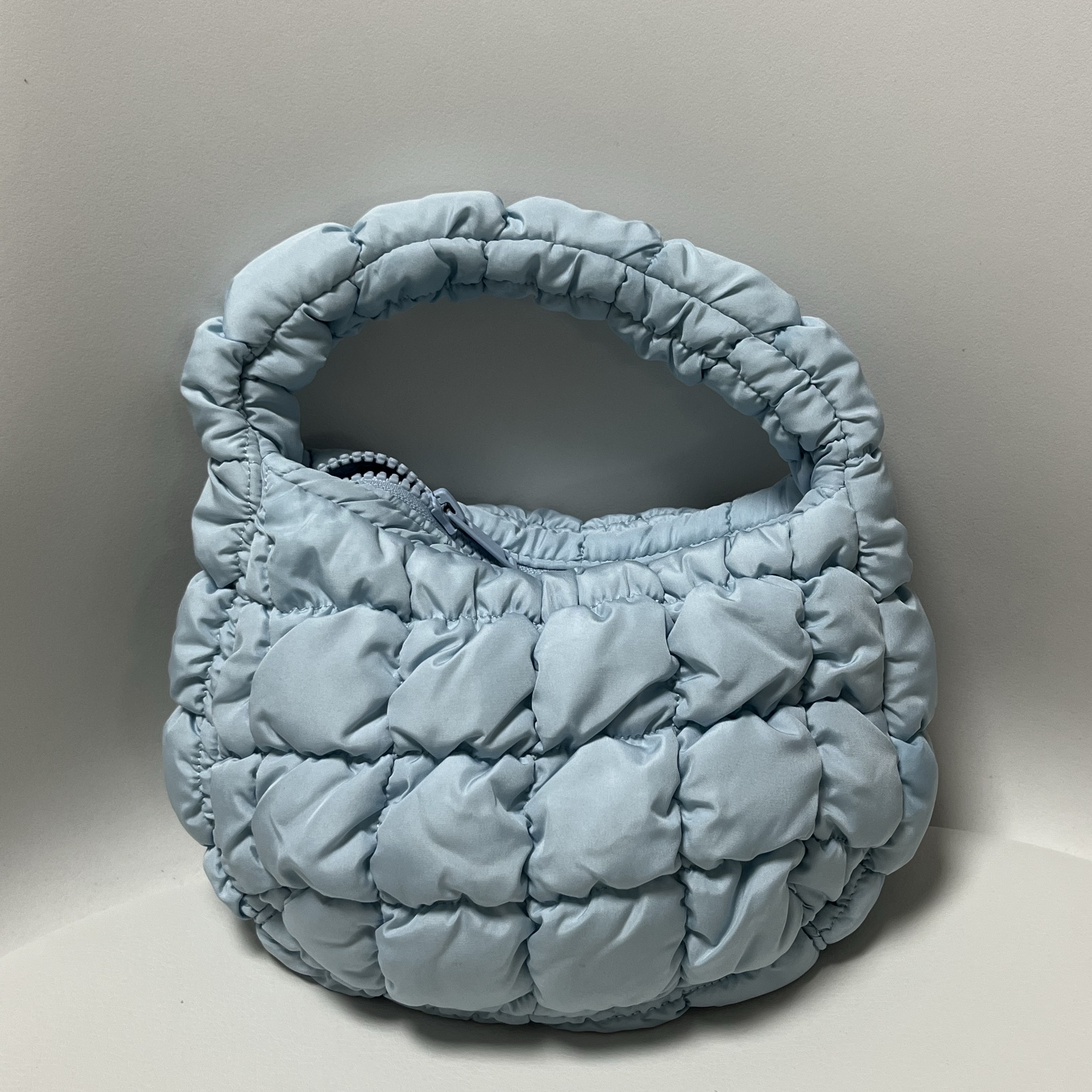 COS Quilted Micro Bag Light Blue 착용 스타일