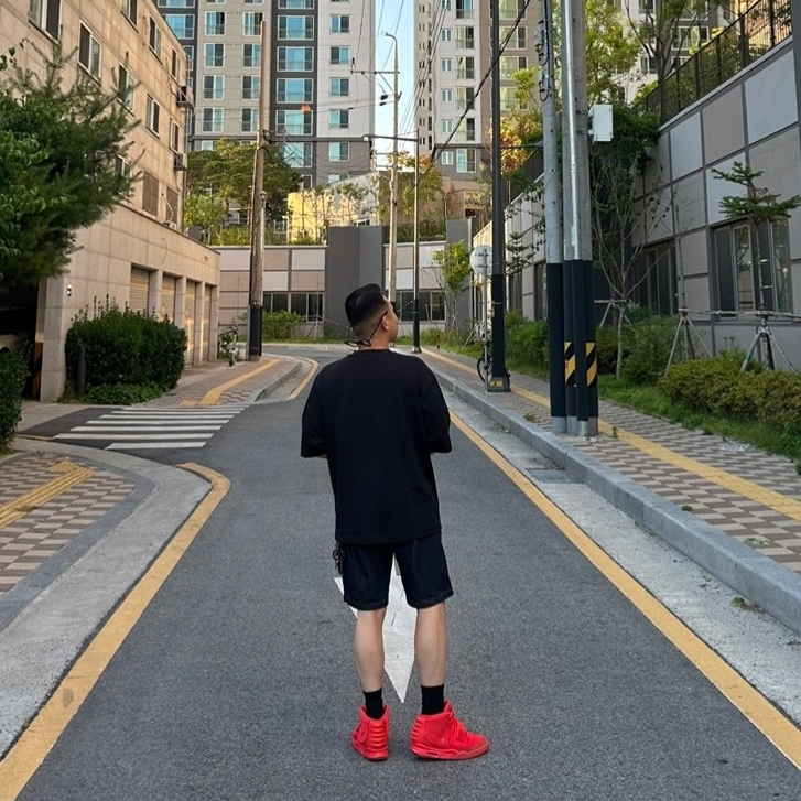 Nike Air Yeezy 2 Red October 착용 스타일 - 1