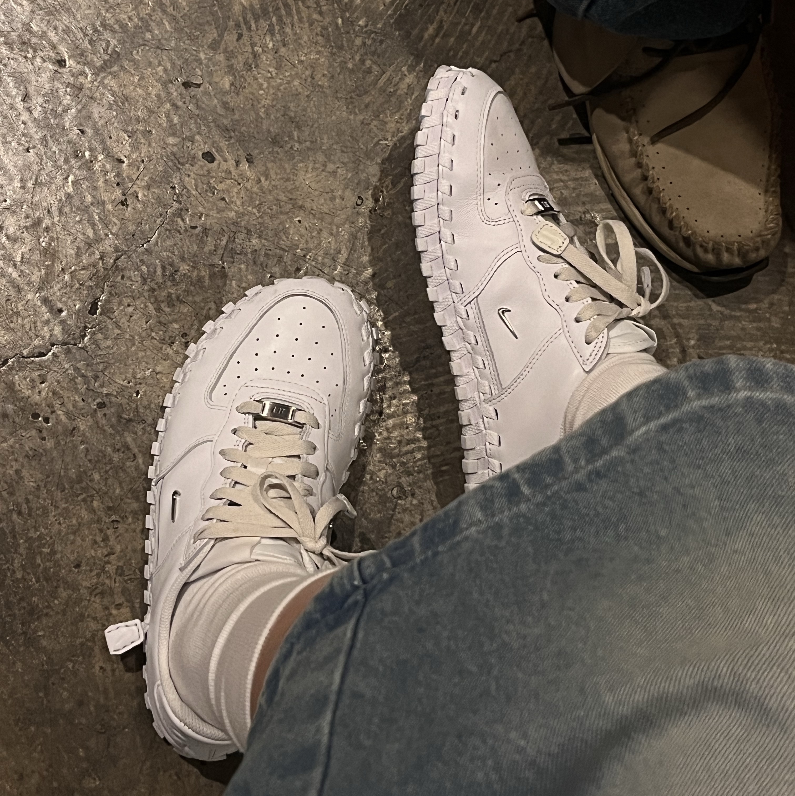 Nike x Jacquemus J Force 1 Low LX SP White 착용 스타일 - 1