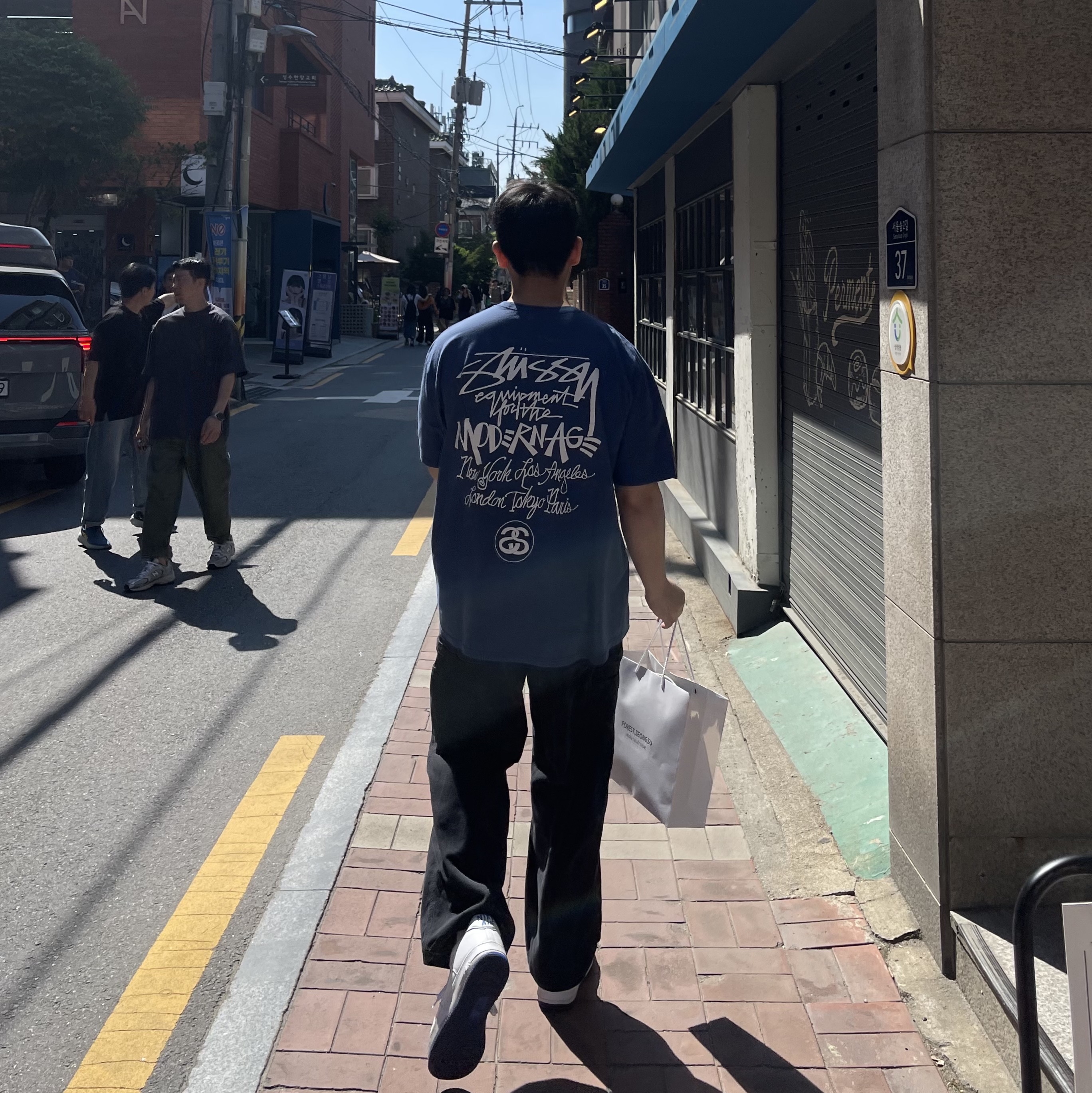 Stussy Modern Age T-Shirt Midnight 착용 스타일