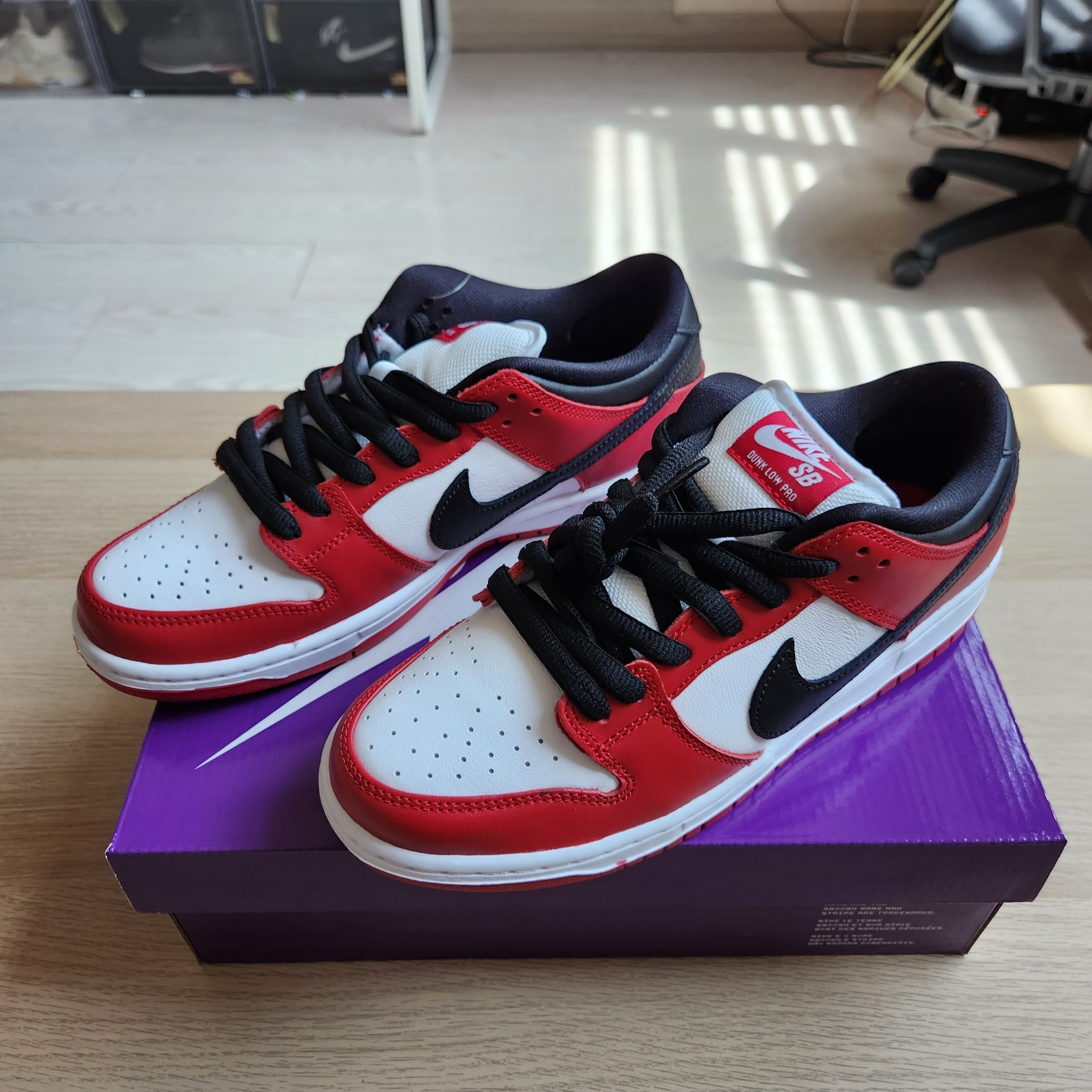 Nike SB Dunk Low Pro Chicago 착용 스타일 - 1