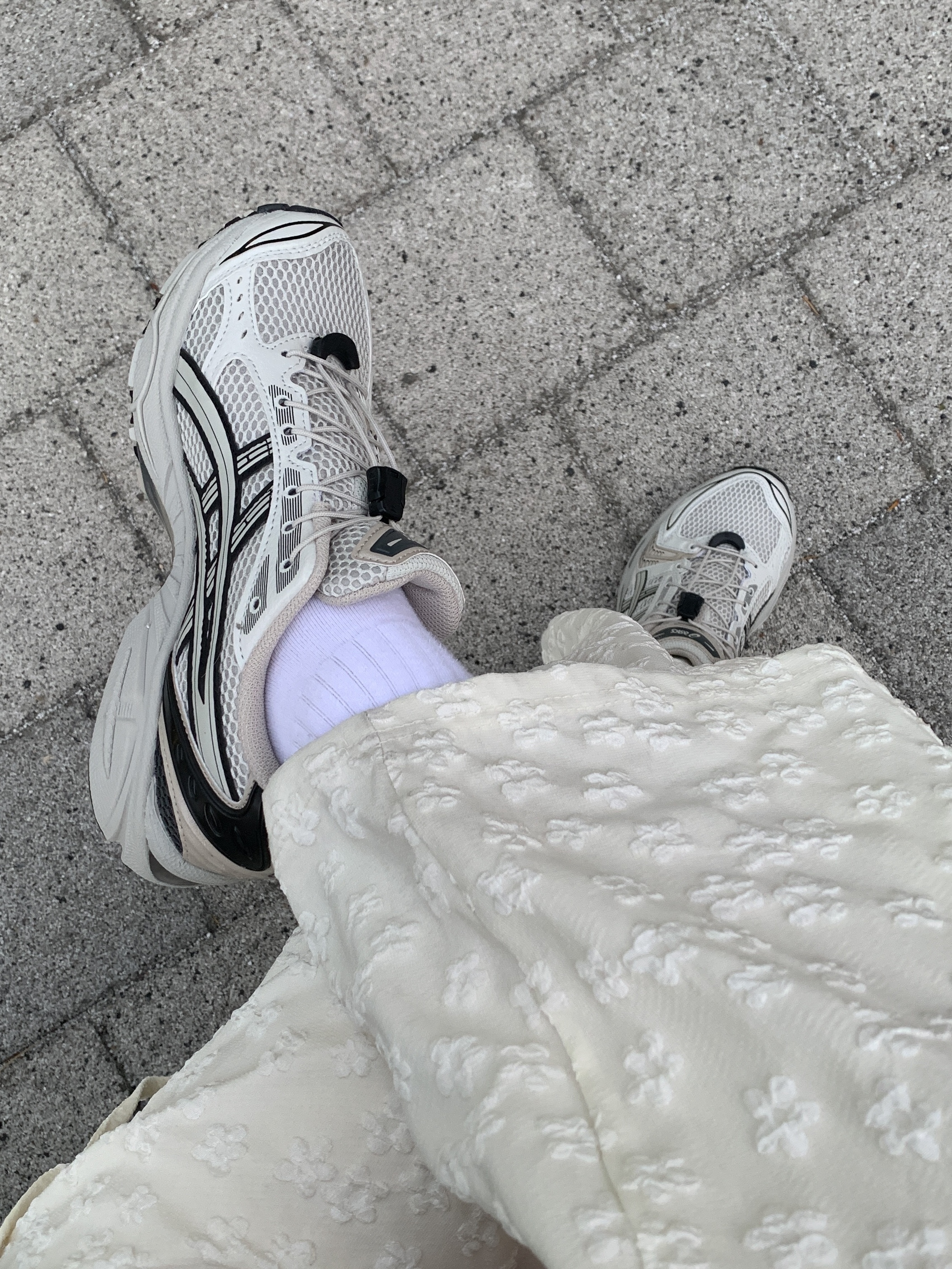Asics Unlimited Gel-Kayano 14 Smoke Grey 착용 스타일 - 3