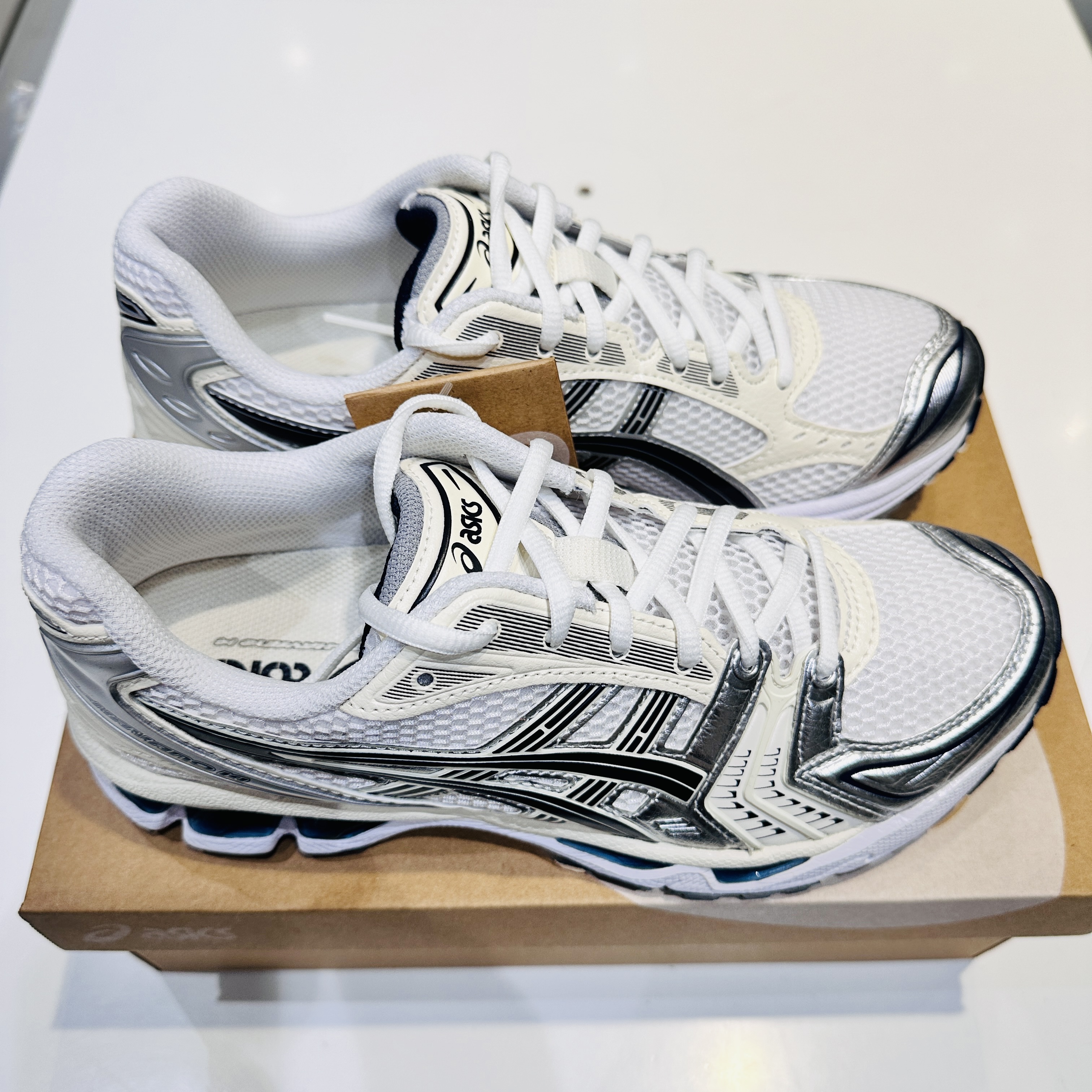(W) Asics Gel-Kayano 14 White Midnight 착용 스타일 - 4