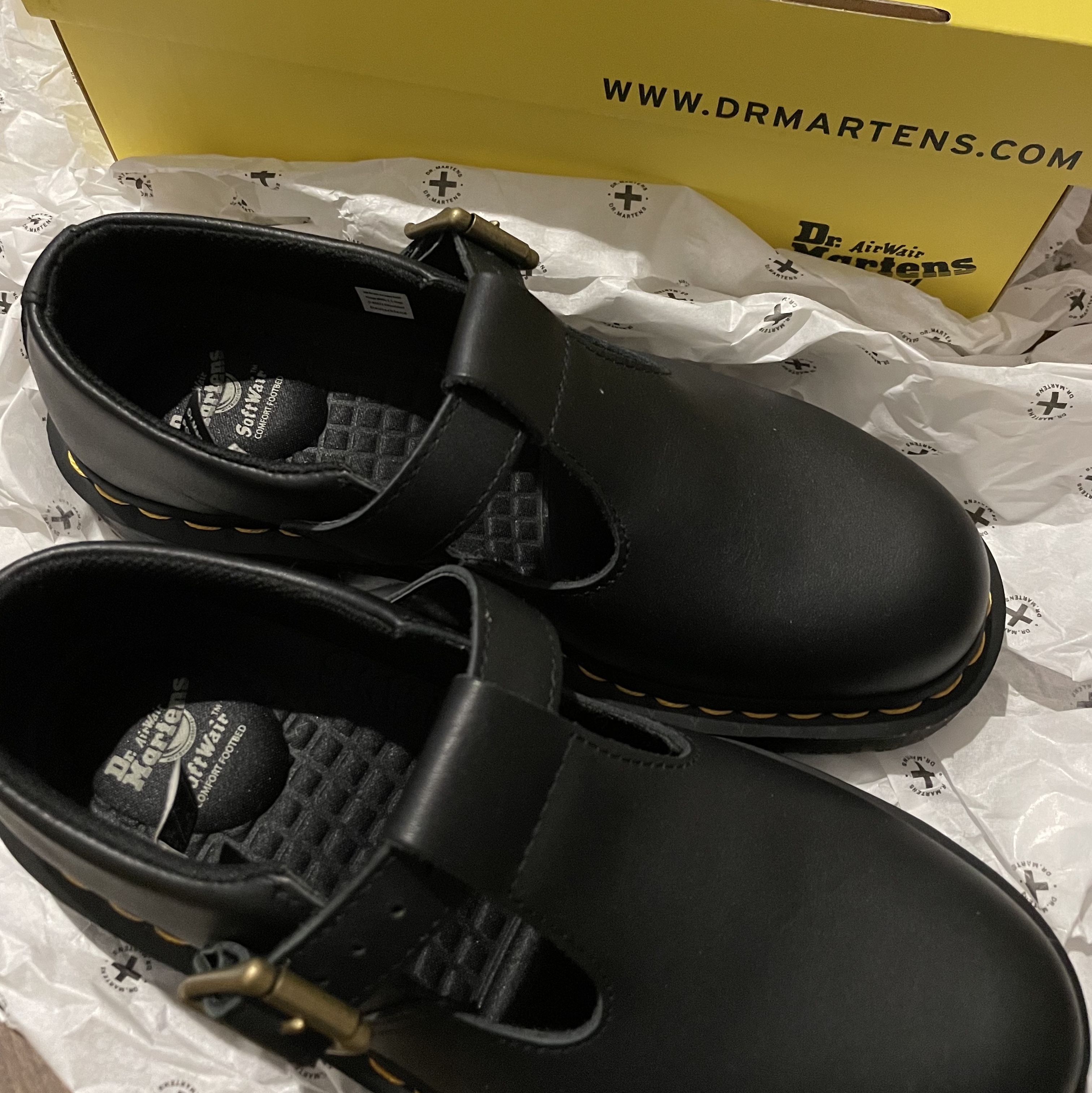 Dr. Martens Women Polley Smooth Black 착용 스타일