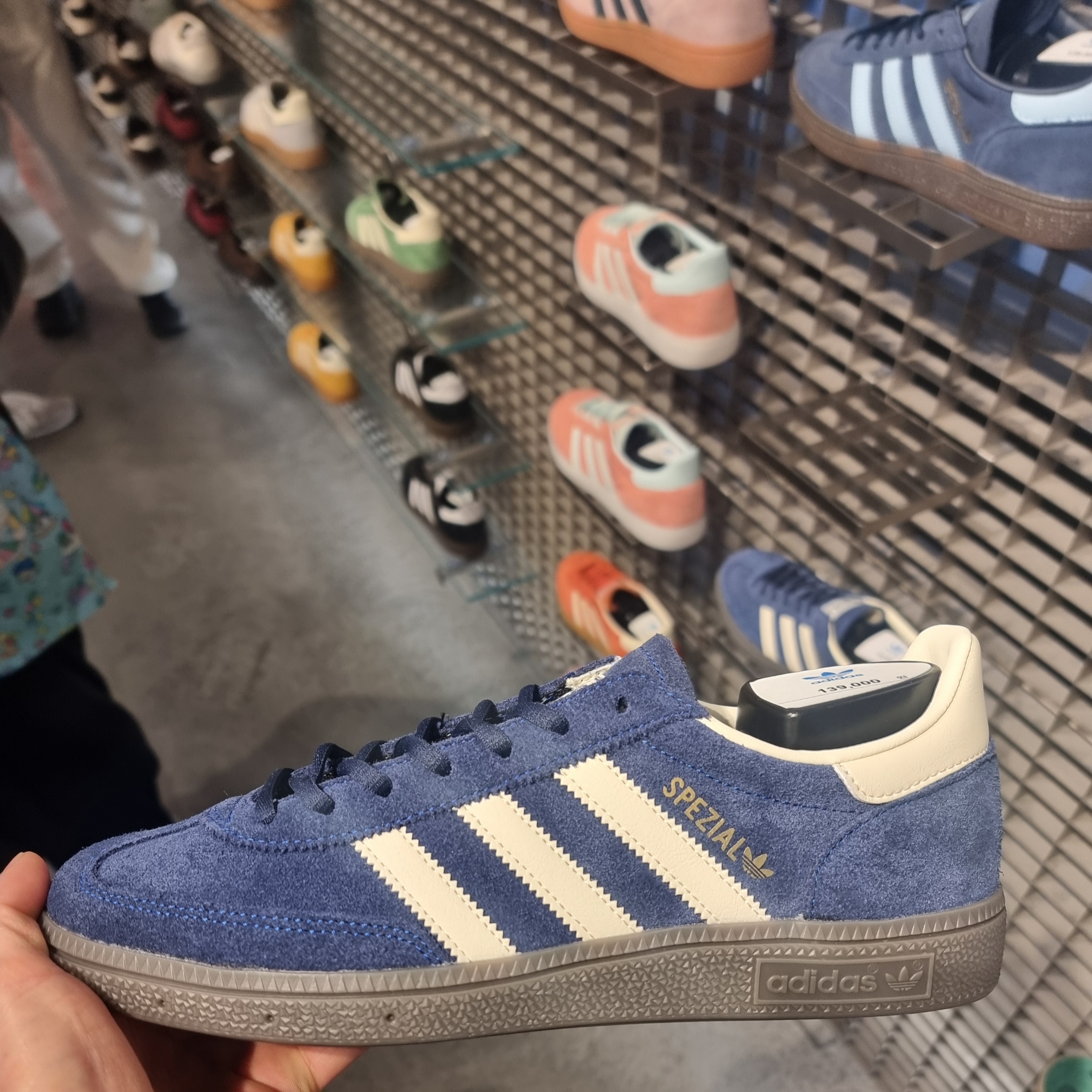 Adidas Spezial Handball Night Indigo 착용 스타일