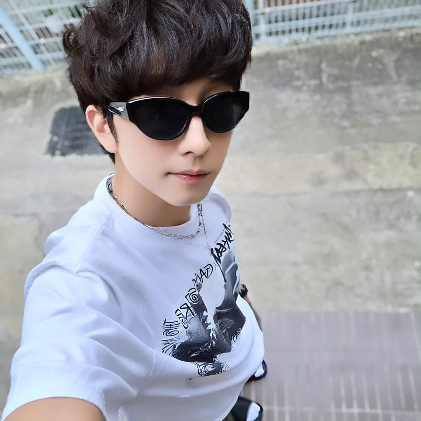 Stussy x Gang Starr Take It Personal T-Shirt White, Samsung Galaxy Watch6 44mm LTE Silver (Korean Ver.) 착용 스타일 - 8