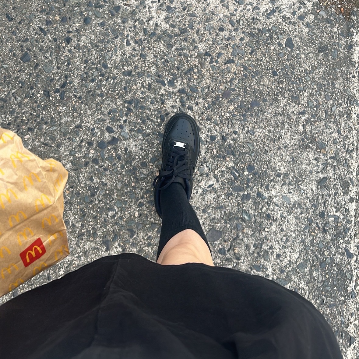 (W) Nike Air Force 1 '07 Low Triple Black 착용 스타일