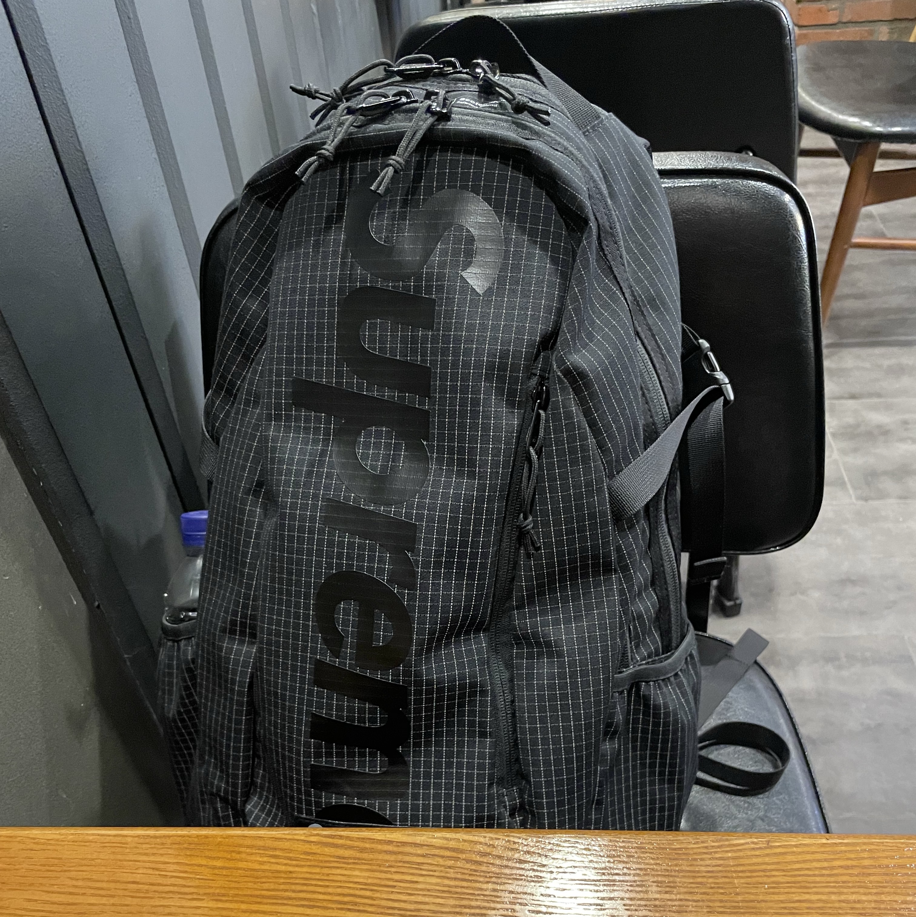 Supreme Backpack Black - 24SS 착용 스타일