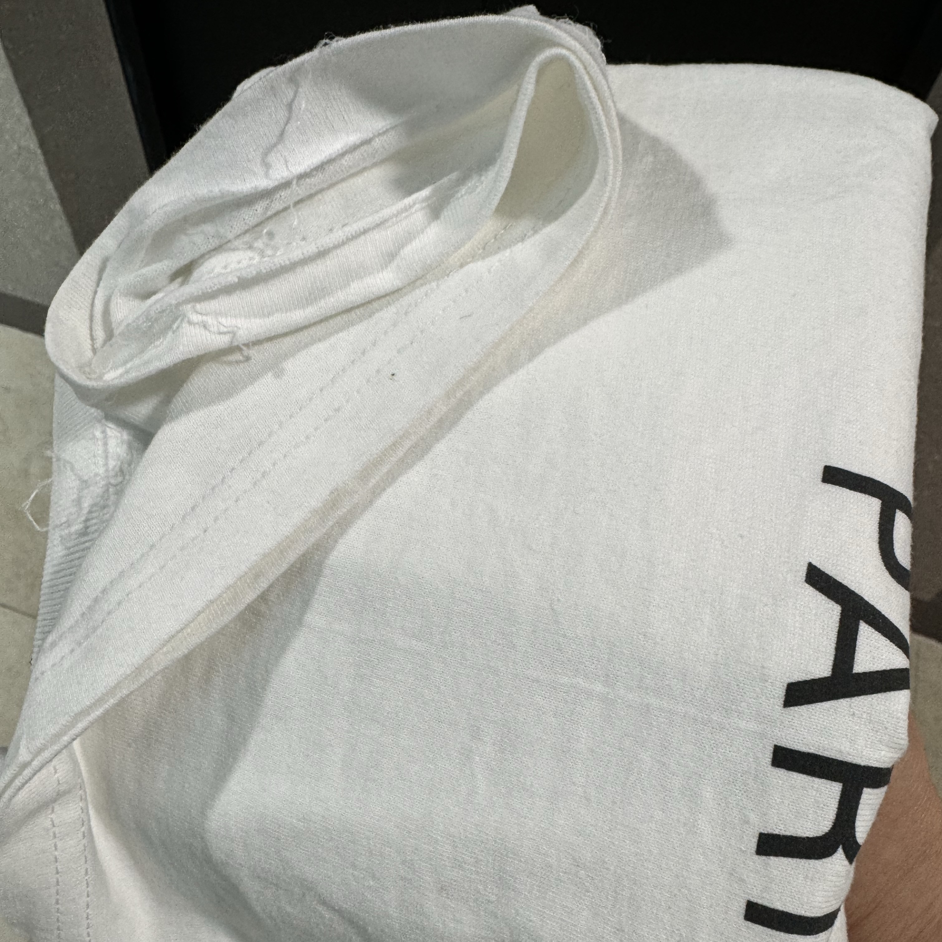 Stussy World Tour T-Shirt White 2024,2025 착용 스타일
