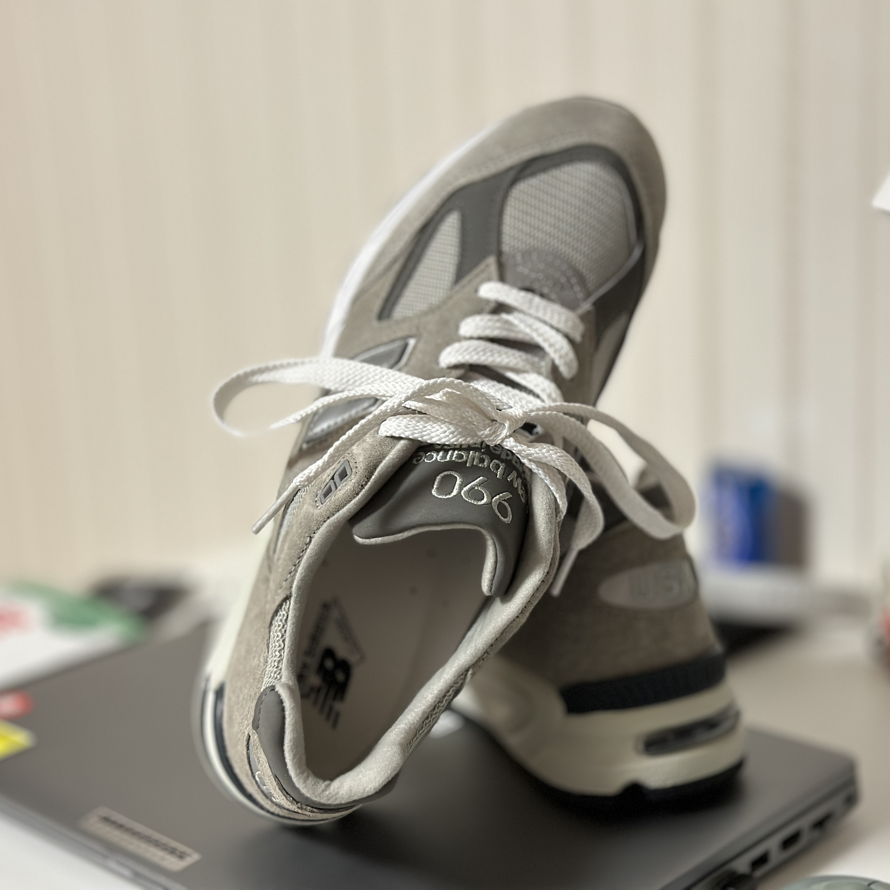 New Balance 990v2 Made in USA Grey 착용 스타일 - 1