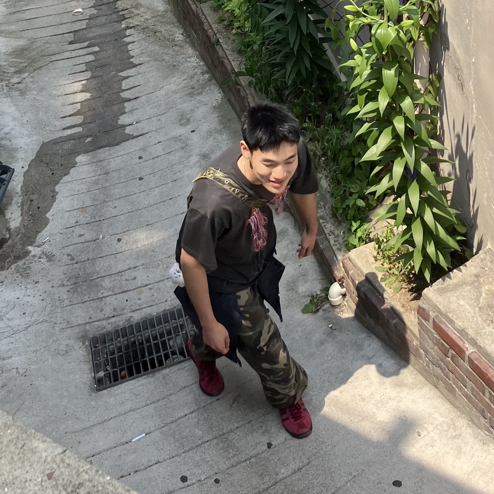 [KREAM 단독] ADSB Andersson Bell Raptor Layered Cargo Pants Indigo Green, Adidas Tobacco Gruen Collegiate Burgundy 착용 스타일 - 2