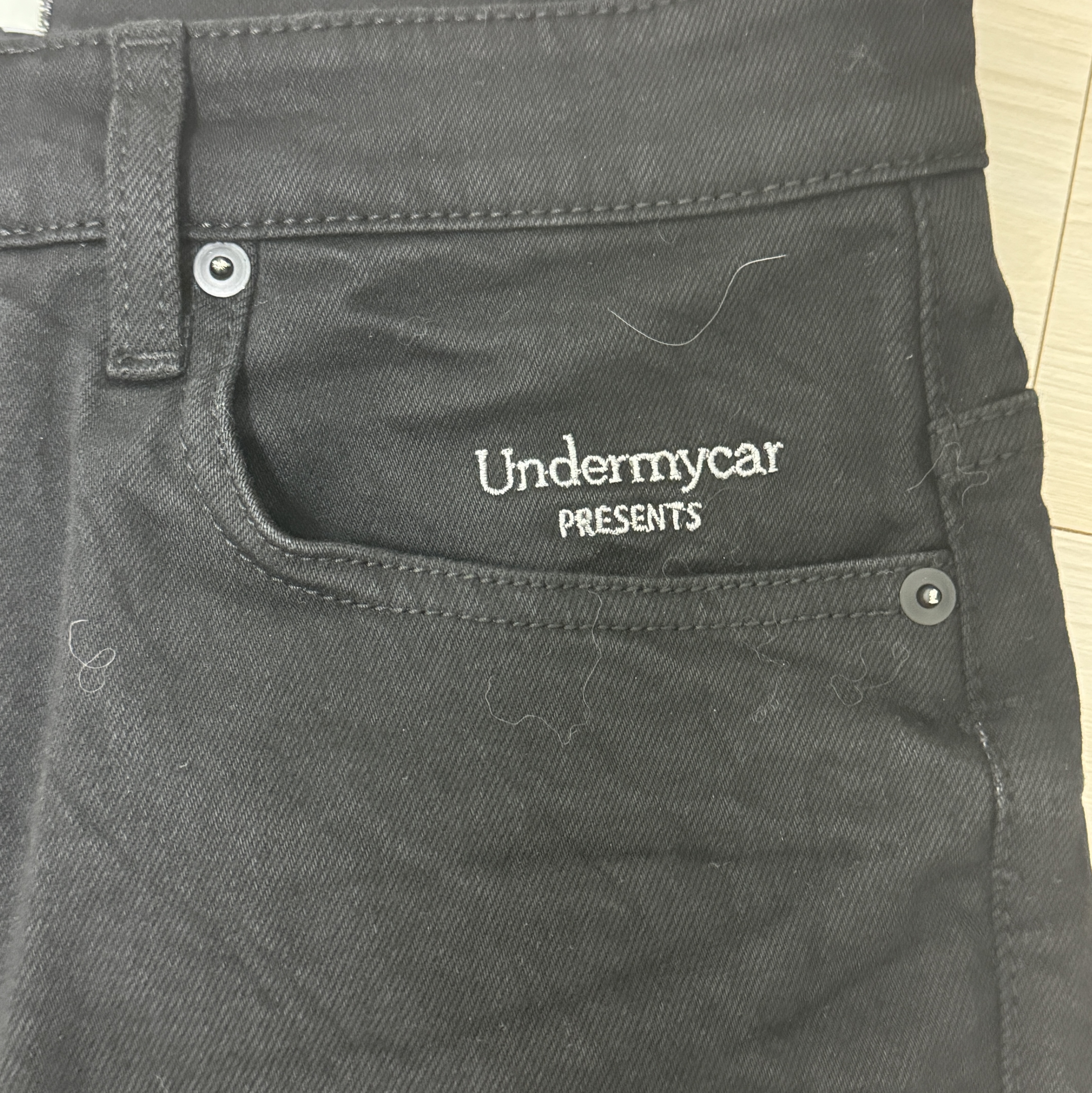 Undermycar Mu.30 Anti Fxxking Logo Play Stretch Flare Black Jeans 착용 스타일