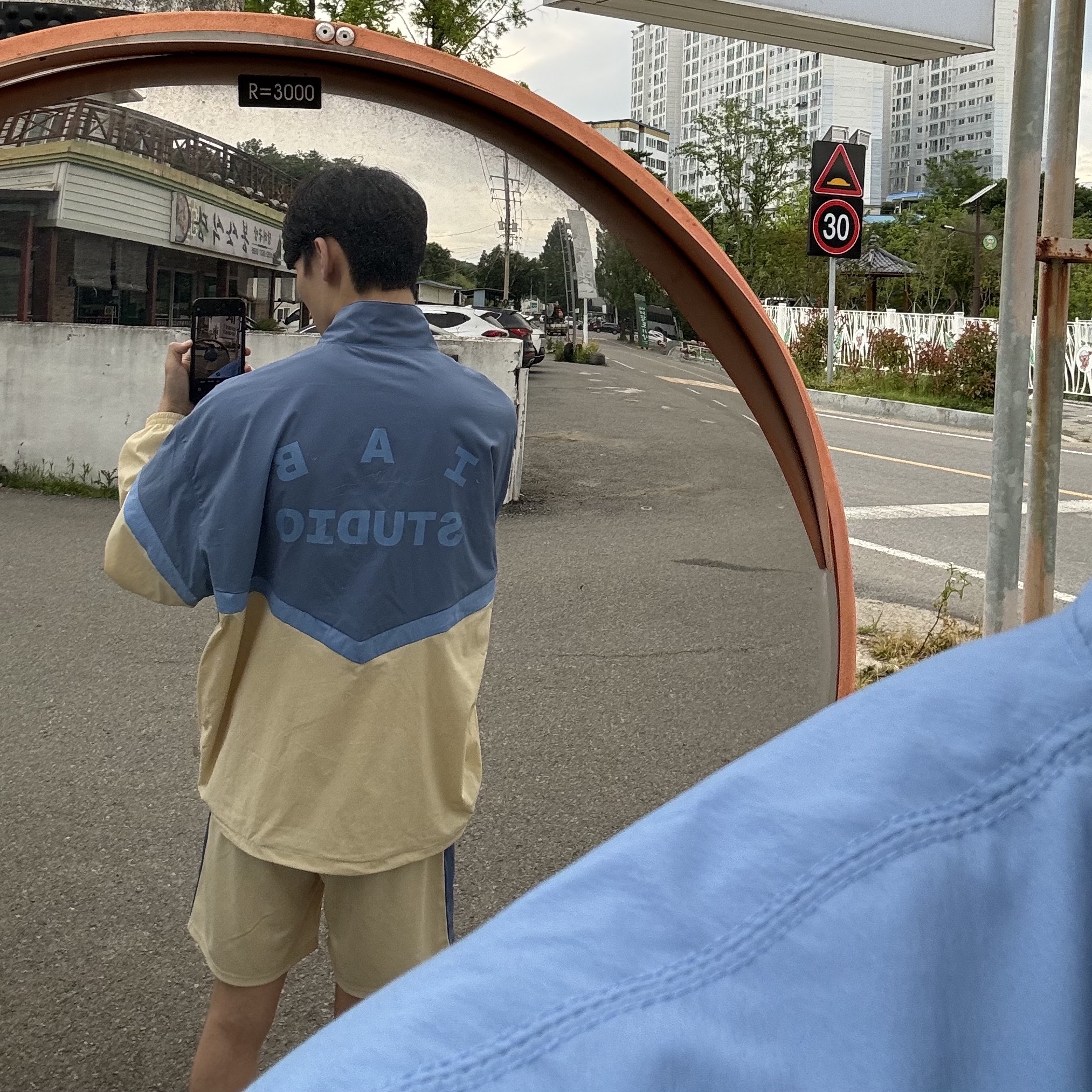 IAB Studio x Yonex Woven Pullover Blue, IAB Studio x Yonex Game Shorts Reed Yellow 착용 스타일 - 2