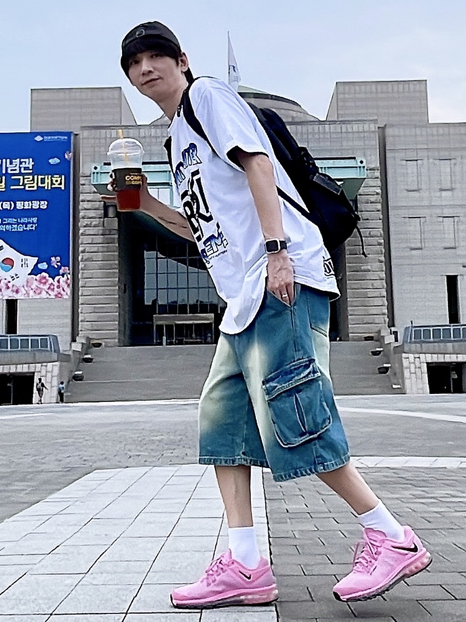 Nike x Stussy Air Max 2013 Psychic Pink, Apple Watch SE 40mm GPS Silver Aluminum Case with Sport Band Abyss Blue (Korean Ver.) 착용 스타일 - 4