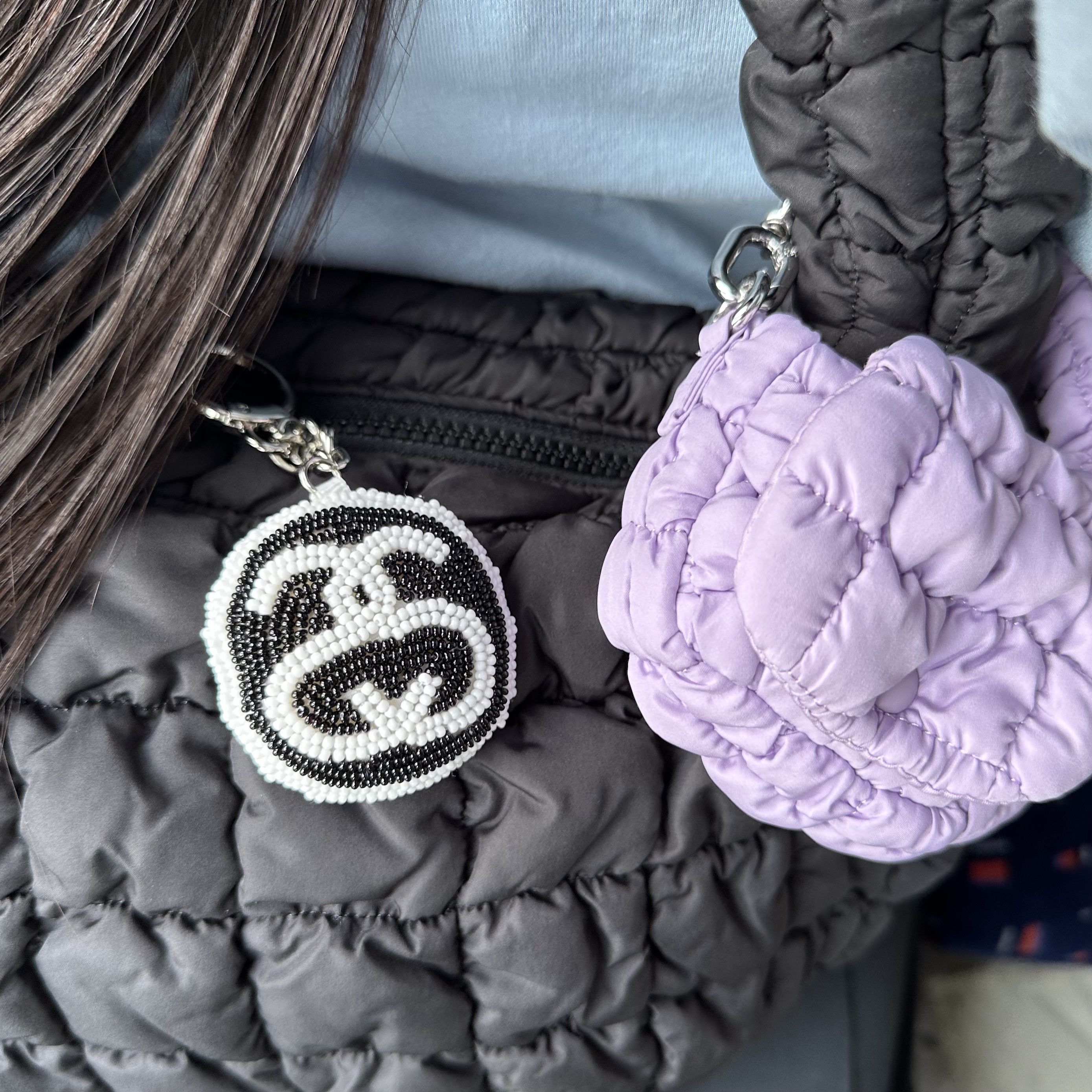 COS Quilted Nano Bag Purple, Stussy SS Link Beaded Ball Keychain Black 착용 스타일