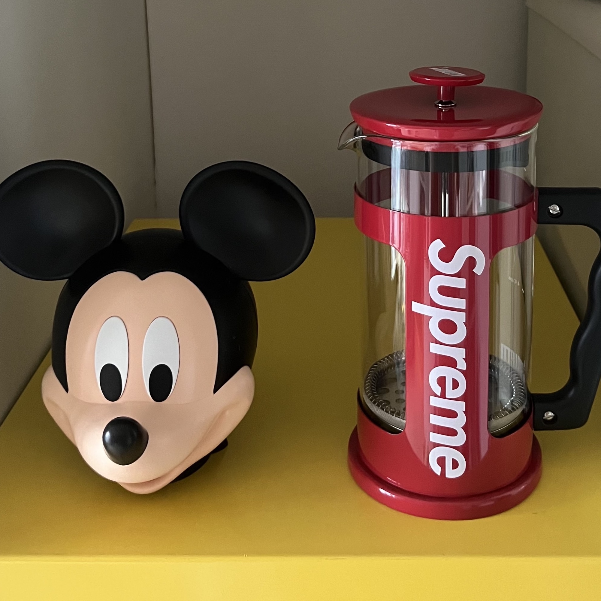 Supreme x Bialetti 8-Cup French Press Red - 24SS 착용 스타일