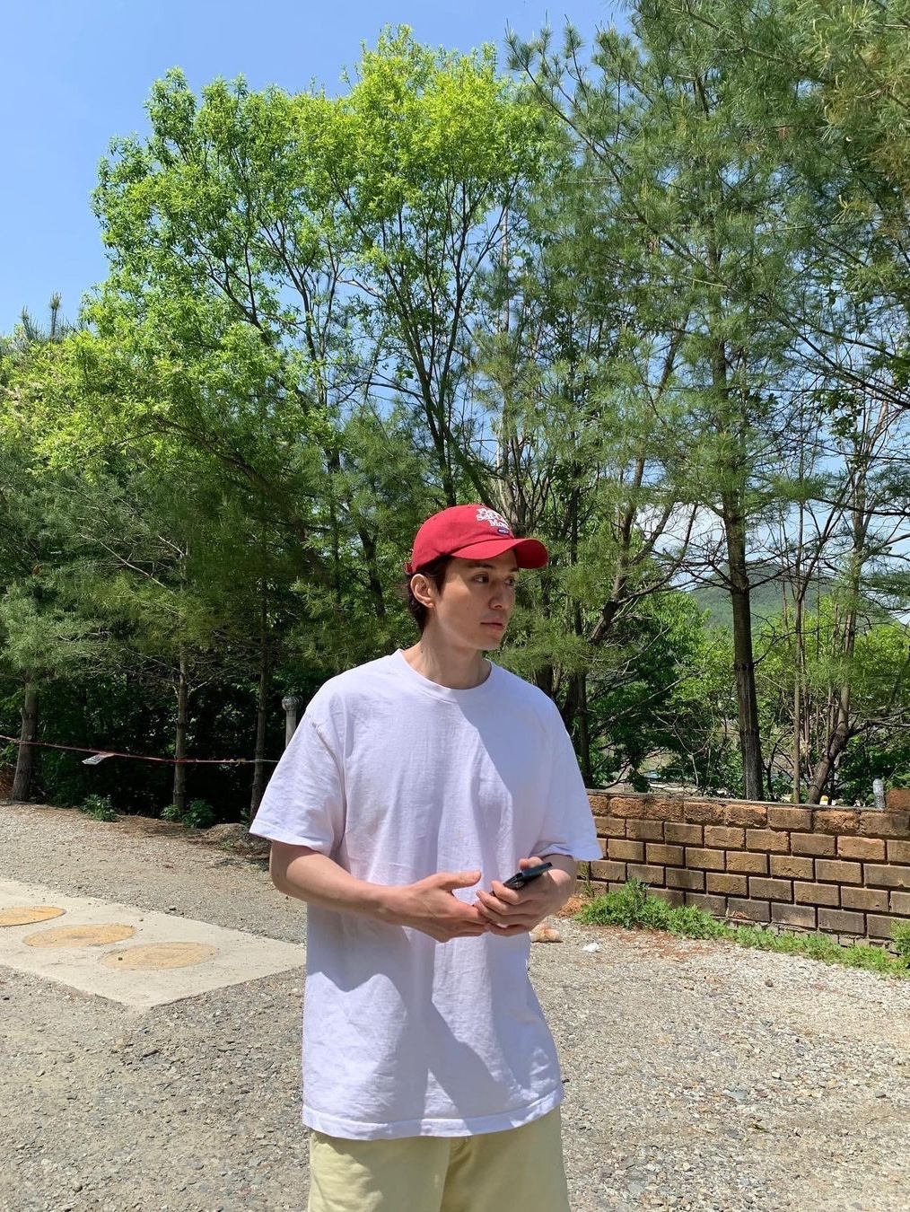 Ader Error Sig; TRS/BL Tag T-Shirt 01 Off White, Stussy Basic Stussy T-Shirt White 2024, 2025 착용 스타일 - 4