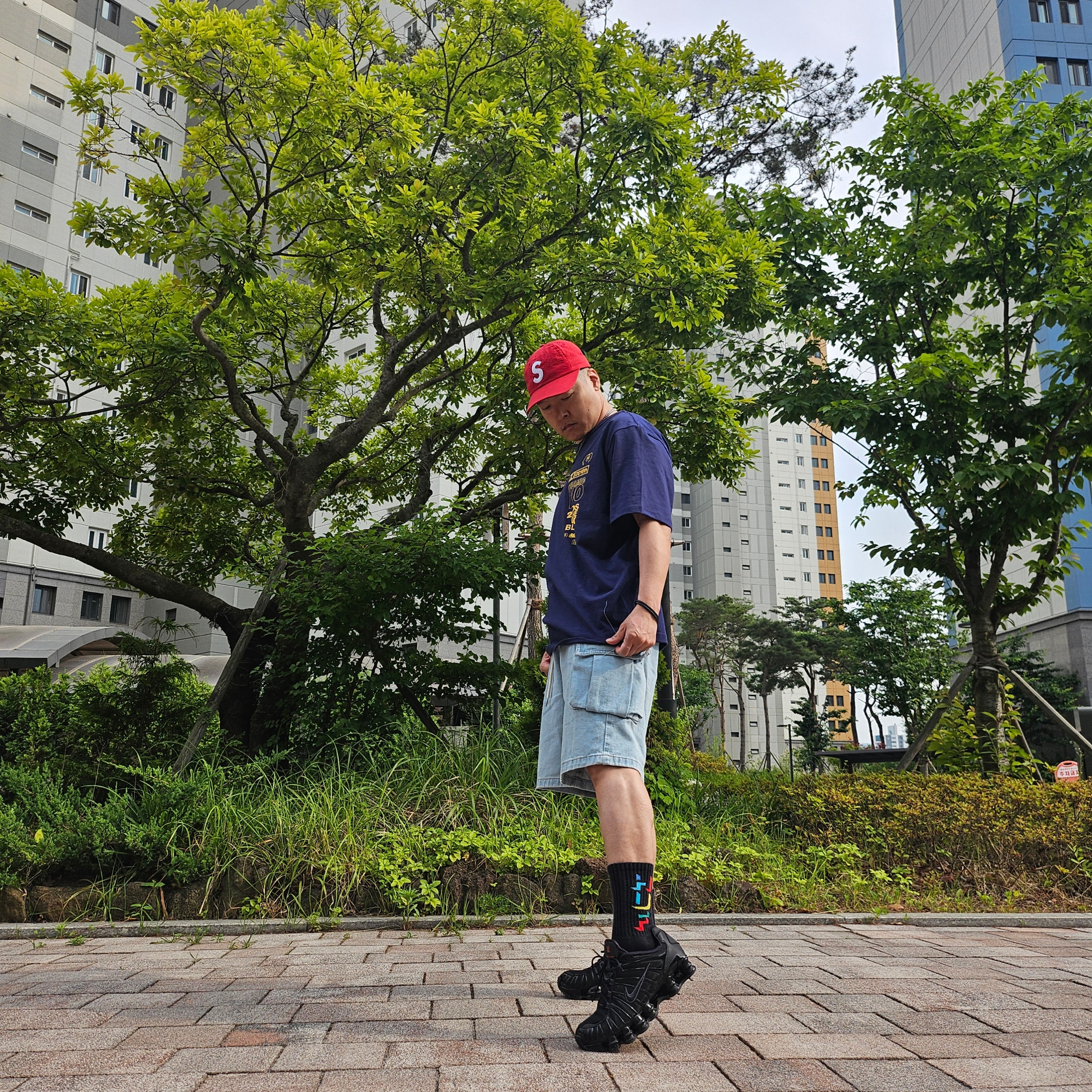 Supreme Seersucker S Logo 6-Panel Red - 24SS, (W) Nike Shox TL Black and Max Orange 착용 스타일 - 1