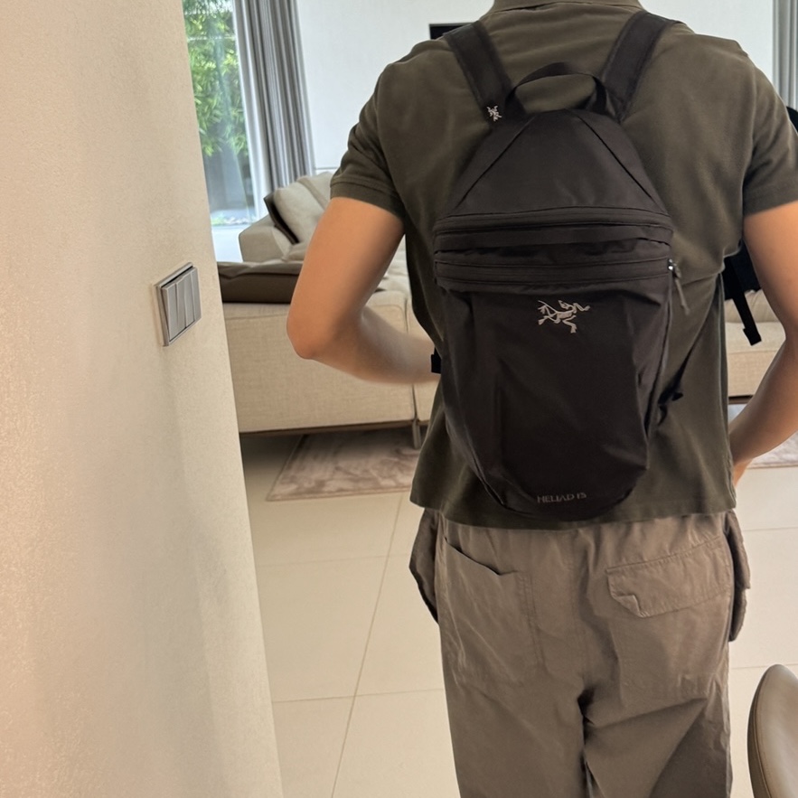 Arc'teryx Heliad 15 Backpack Black 착용 스타일