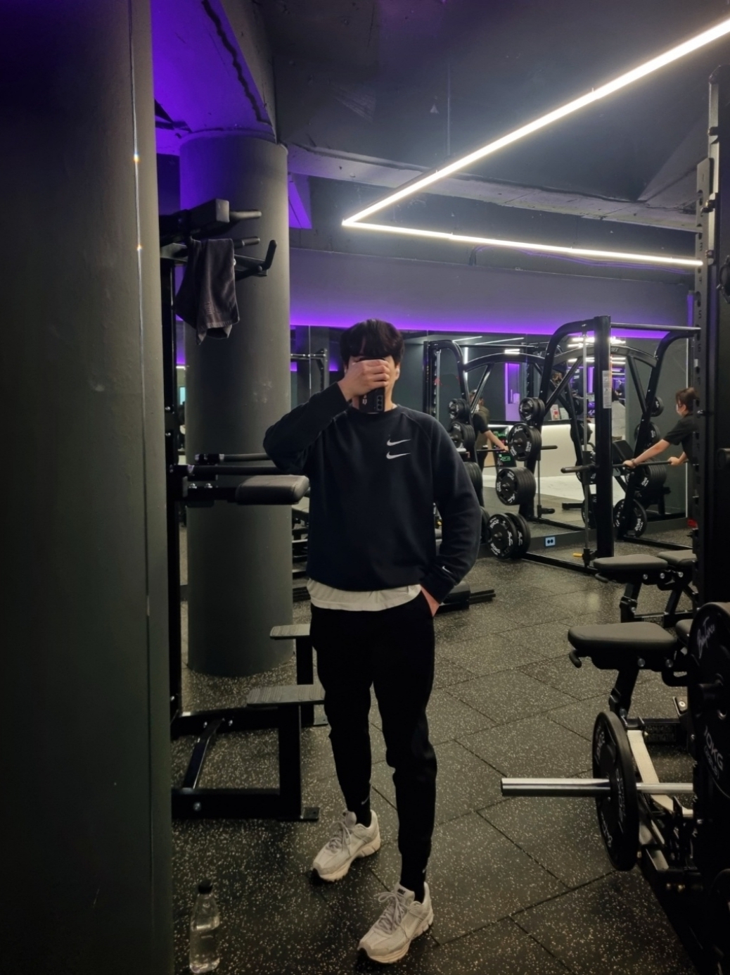 Nike Zoom Vomero 5 SP Vast Grey 2023, Nike NSW Double Swoosh Sweatshirt Black White - Asia 착용 스타일