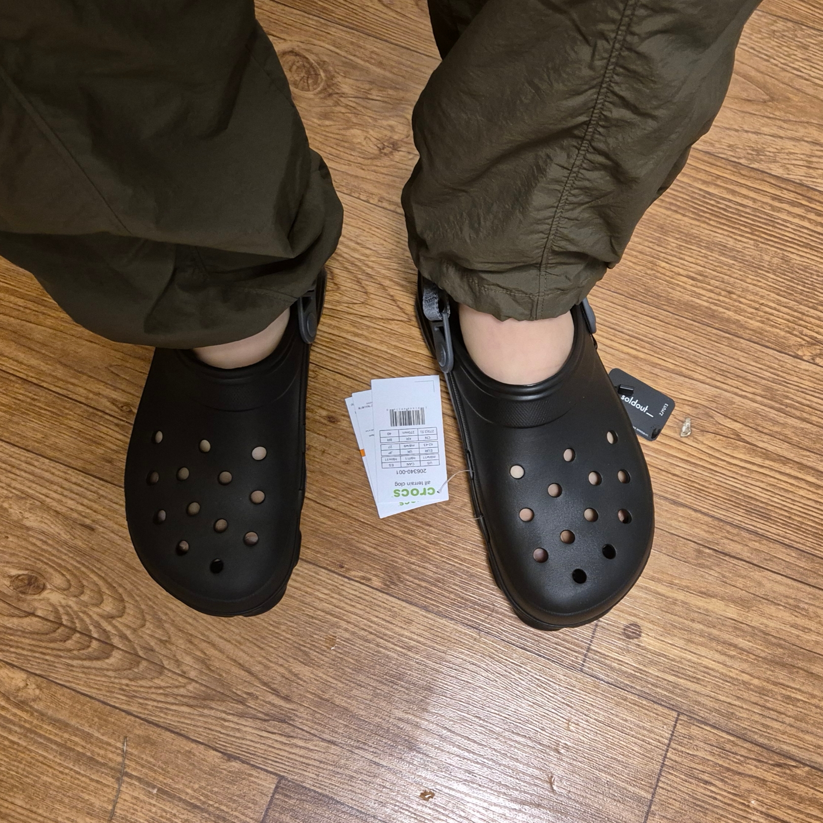 Crocs All Terrain Clog Black 착용 스타일 - 1