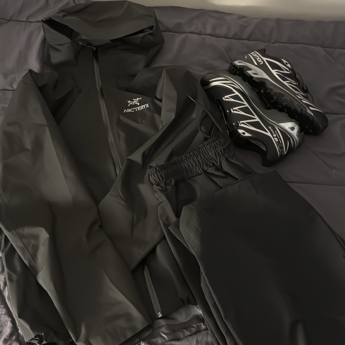 Salomon XT-6 GTX Black Silver, Arc'teryx Beta LT Jacket Black 착용 스타일