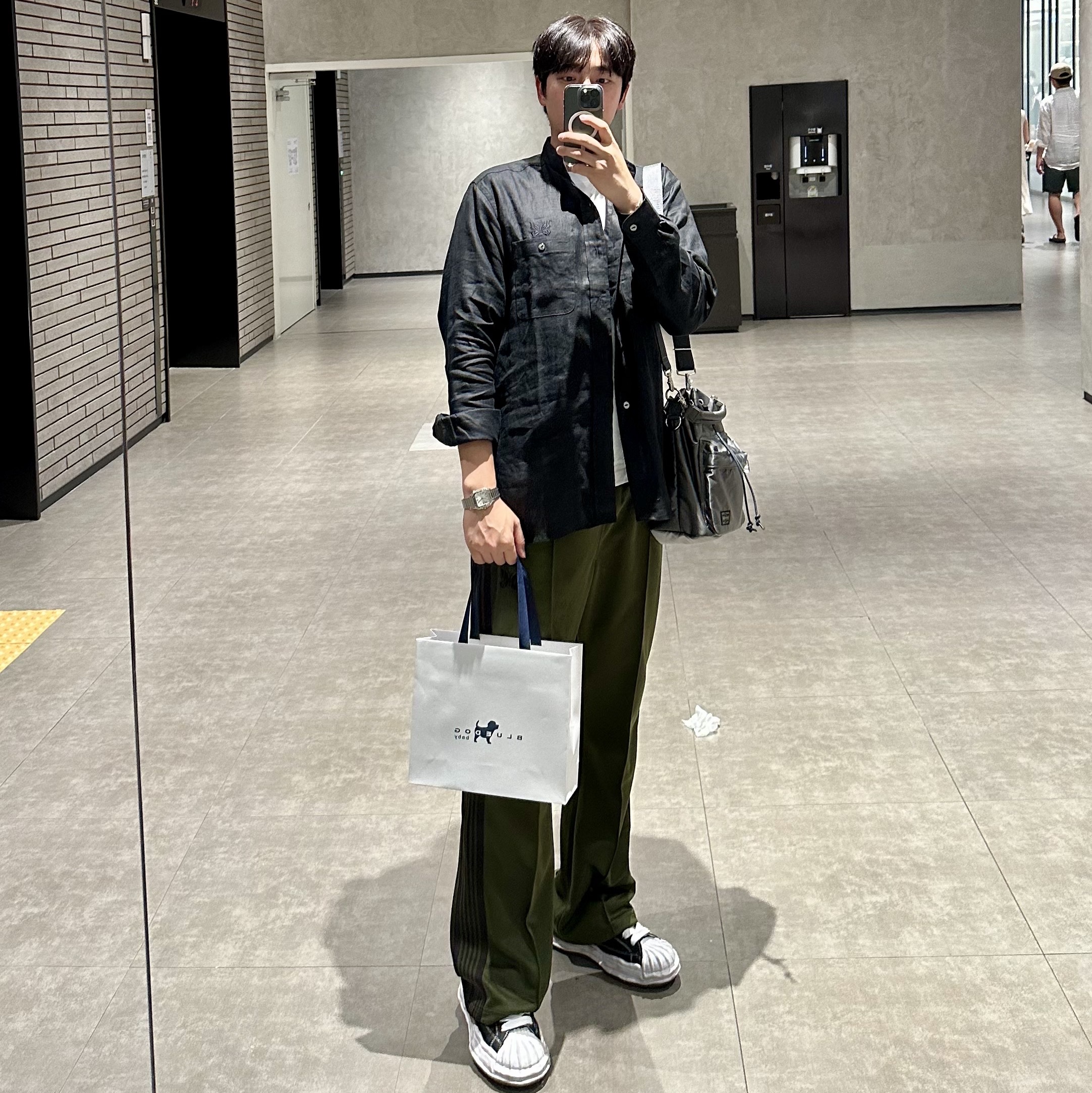 Needles Track Pants Poly Smooth Olive, Needles Linen Canvas Work Shirt Purple 착용 스타일