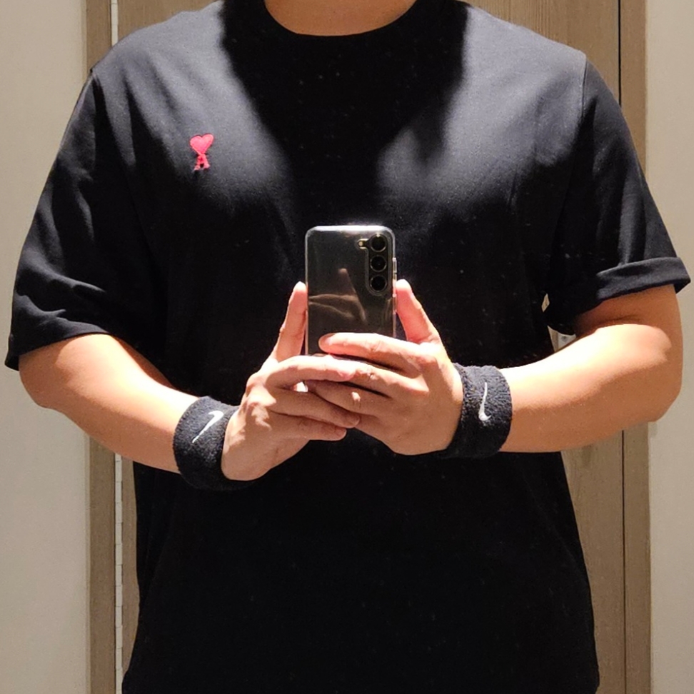 AMI de Coeur T-Shirt Black 착용 스타일