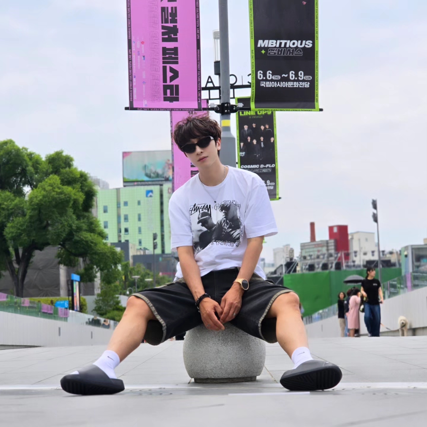 Stussy x Gang Starr Take It Personal T-Shirt White, Samsung Galaxy Watch6 44mm LTE Silver (Korean Ver.) 착용 스타일 - 7