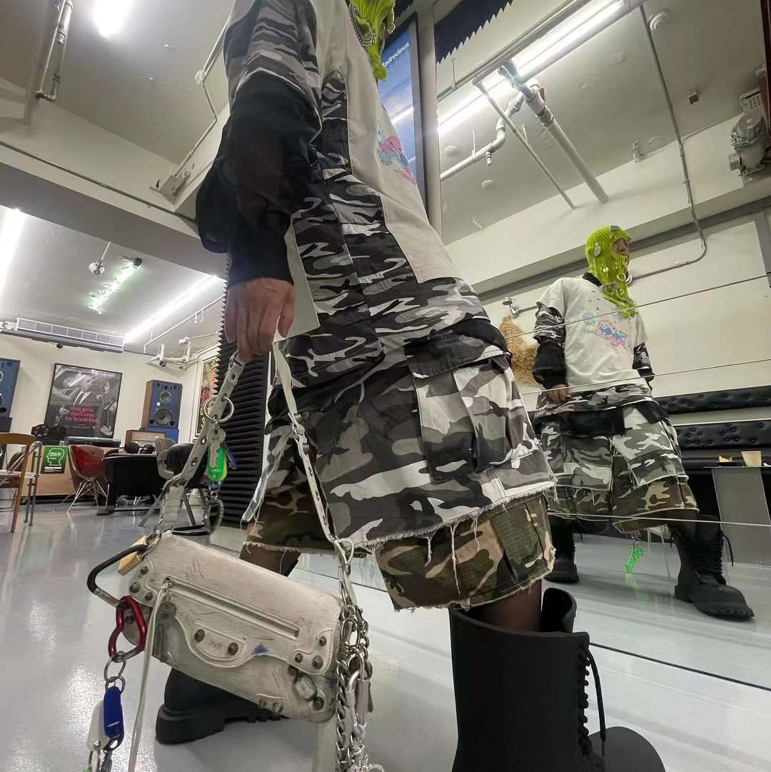 Project G/R x MFM333. Layered Skirt Camo Cargo Shorts Multi Camo 착용 스타일