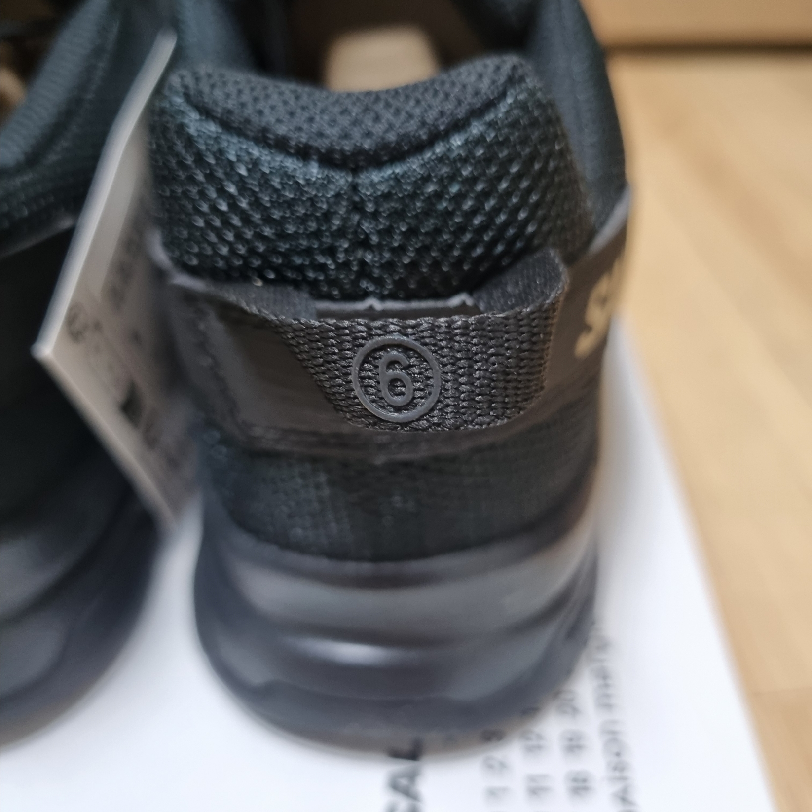 Salomon x MM6 Maison Margiela X-ALP Black 착용 스타일 - 3