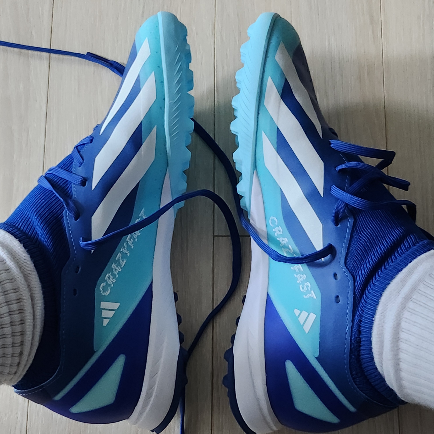 Adidas X Crazyfast.3 TF Bright Royal White 착용 스타일 - 1