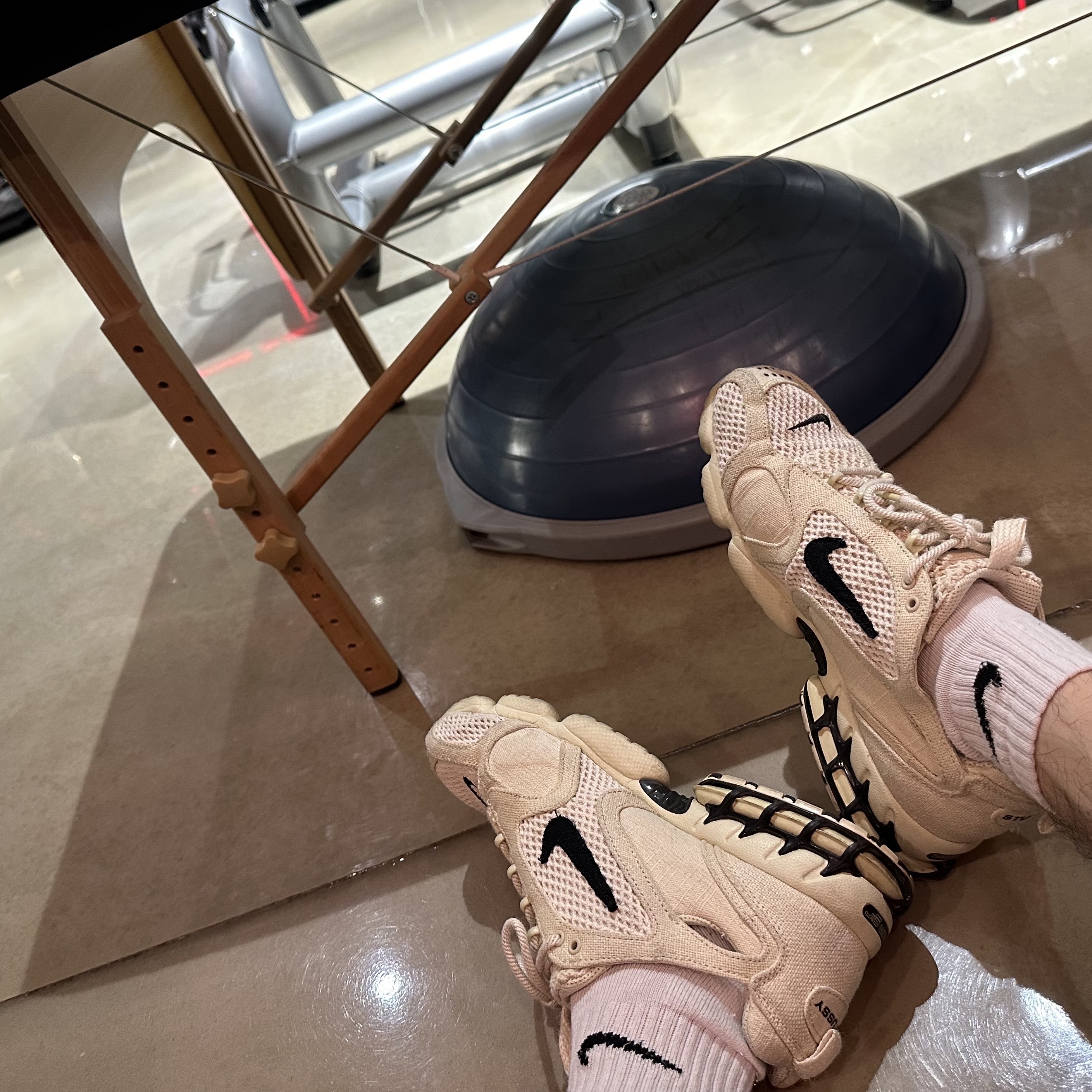 Nike x Stussy Air Zoom Spiridon Cage 2 Fossil 착용 스타일