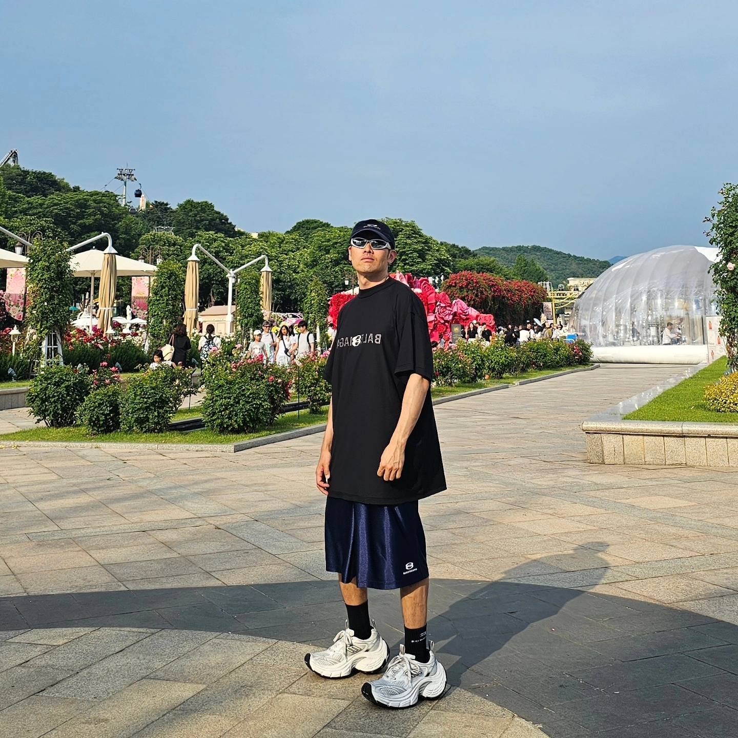 Balenciaga Unity Sports Icon Basketball Shorts Dark Blue, Balenciaga Ai Logo Inside Out Oversized T-Shirt Faded Black 착용 스타일 - 6