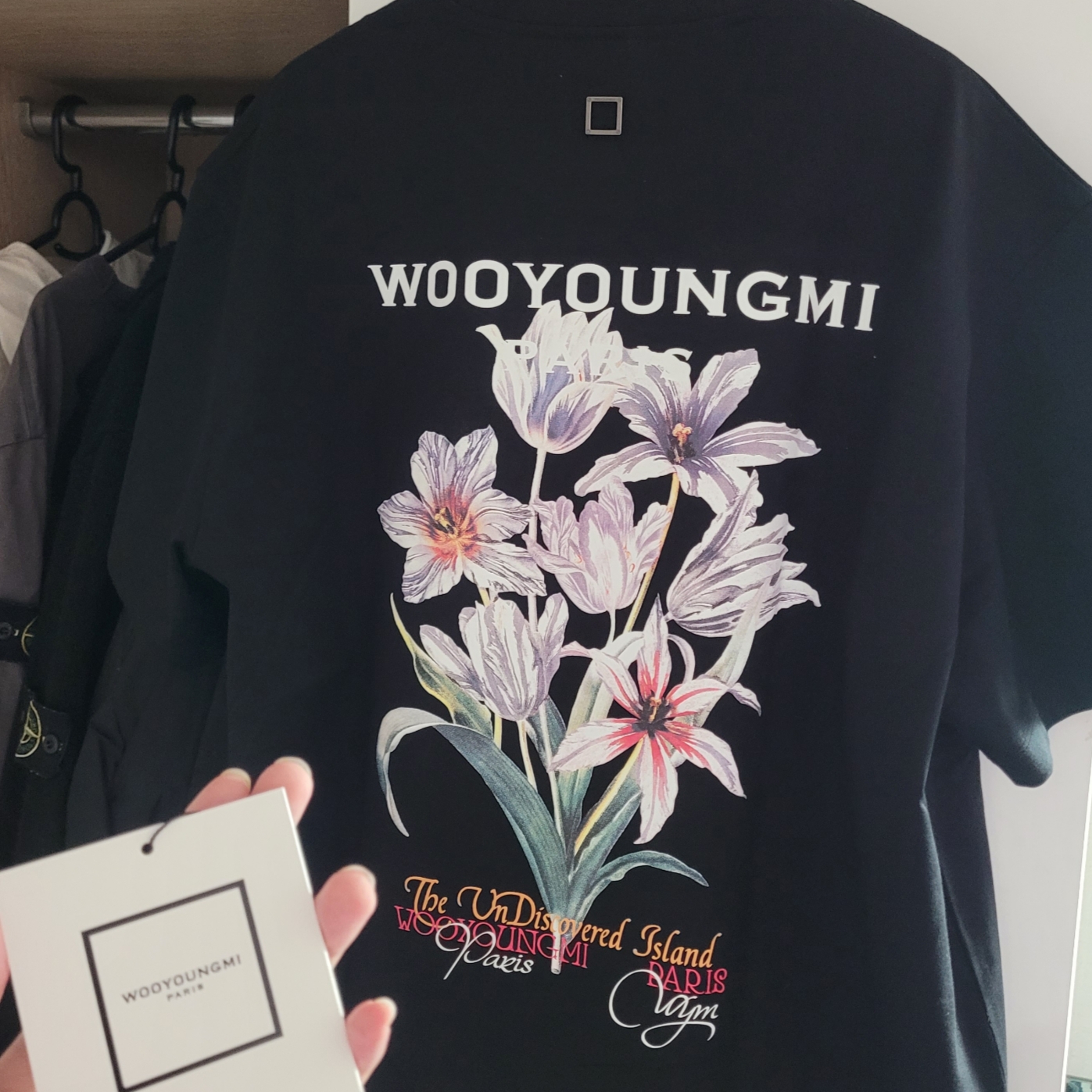 Wooyoungmi Flower Back Logo T-Shirt Black - 24SS 착용 스타일