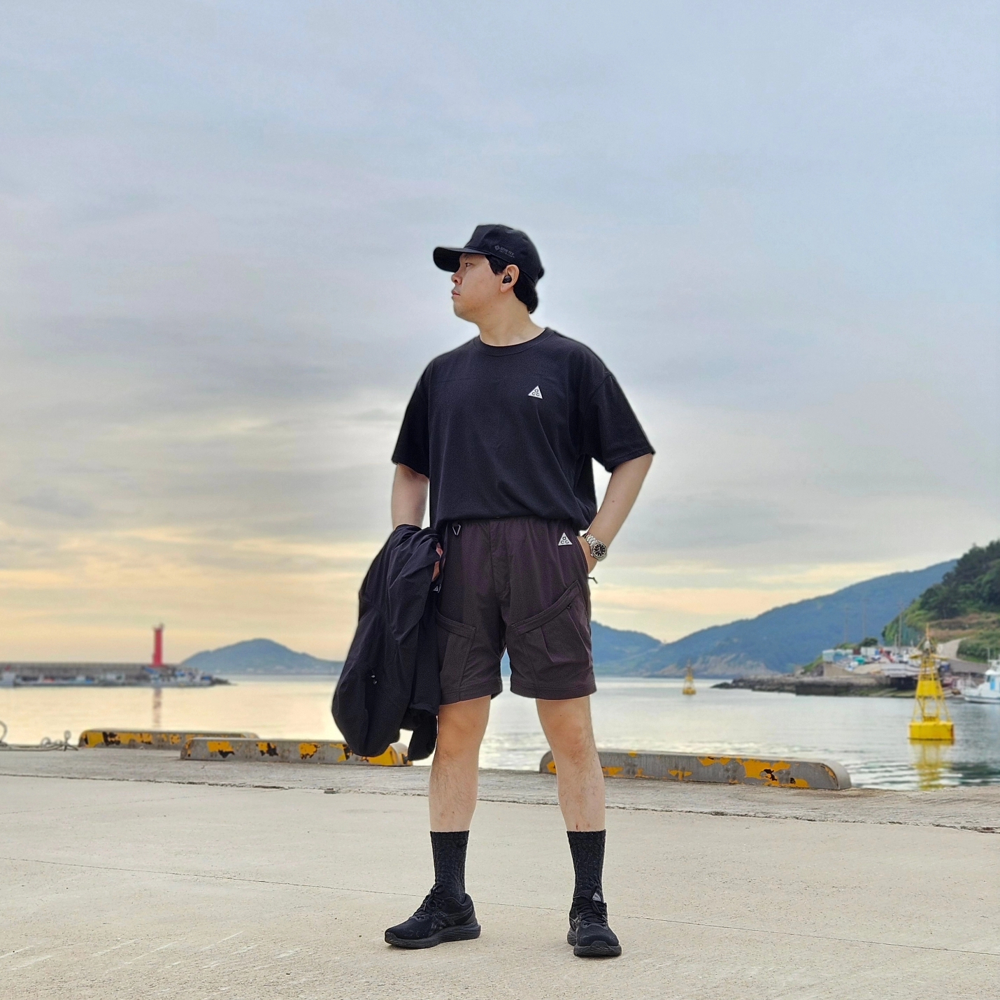 Nike ACG Smith Summit Cargo Pants Velvet Brown - Asia, Nike ACG LBR T-Shirt Black - Asia 착용 스타일 - 1
