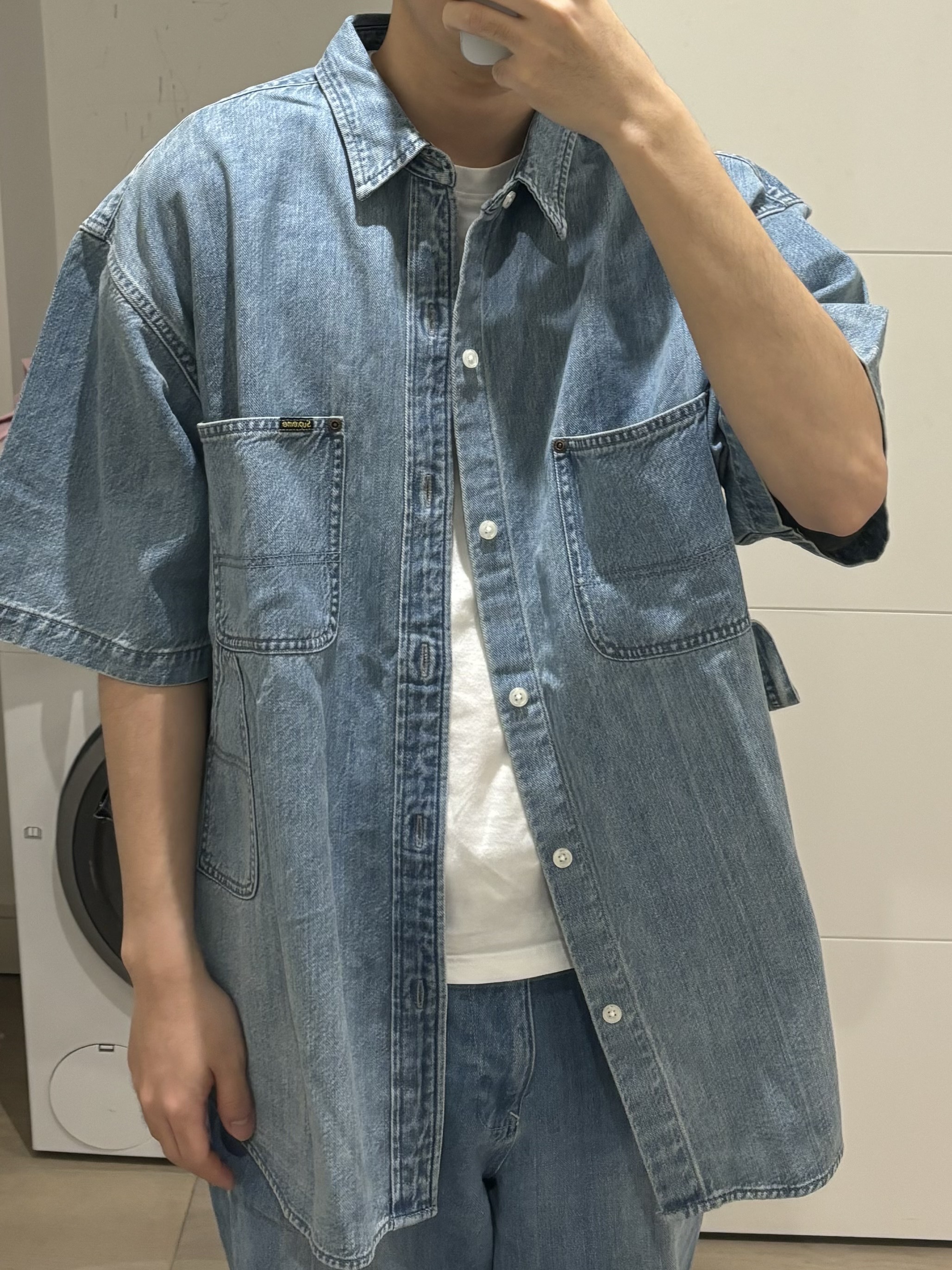 Supreme Loose Fit S/S Denim Painter Shirt Pink - 24SS, Supreme Loose Fit S/S Denim Painter Shirt Washed Blue - 24SS 착용 스타일 - 2