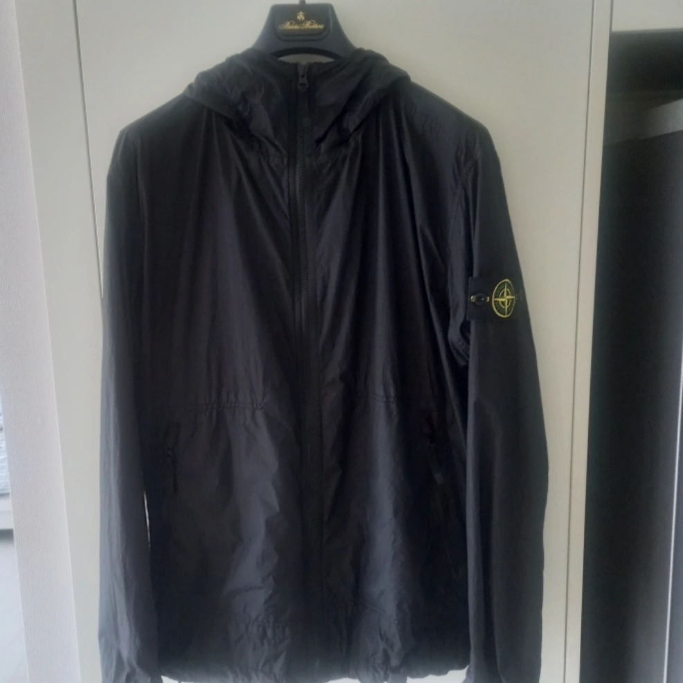 Stone Island 40522 Crinkle Reps Nylon Garment Dyed Hooded Jacket Black - 23SS 착용 스타일 - 1