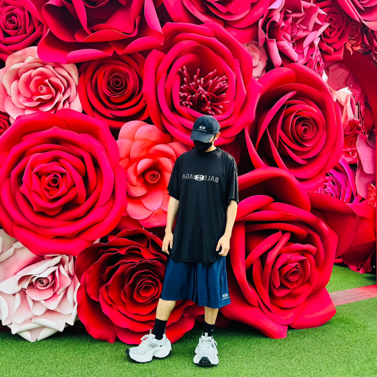 Balenciaga Unity Sports Icon Basketball Shorts Dark Blue, Balenciaga Ai Logo Inside Out Oversized T-Shirt Faded Black 착용 스타일 - 4