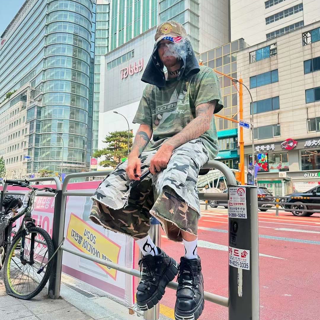 Project G/R x MFM333. Layered Skirt Camo Cargo Shorts Multi Camo 착용 스타일