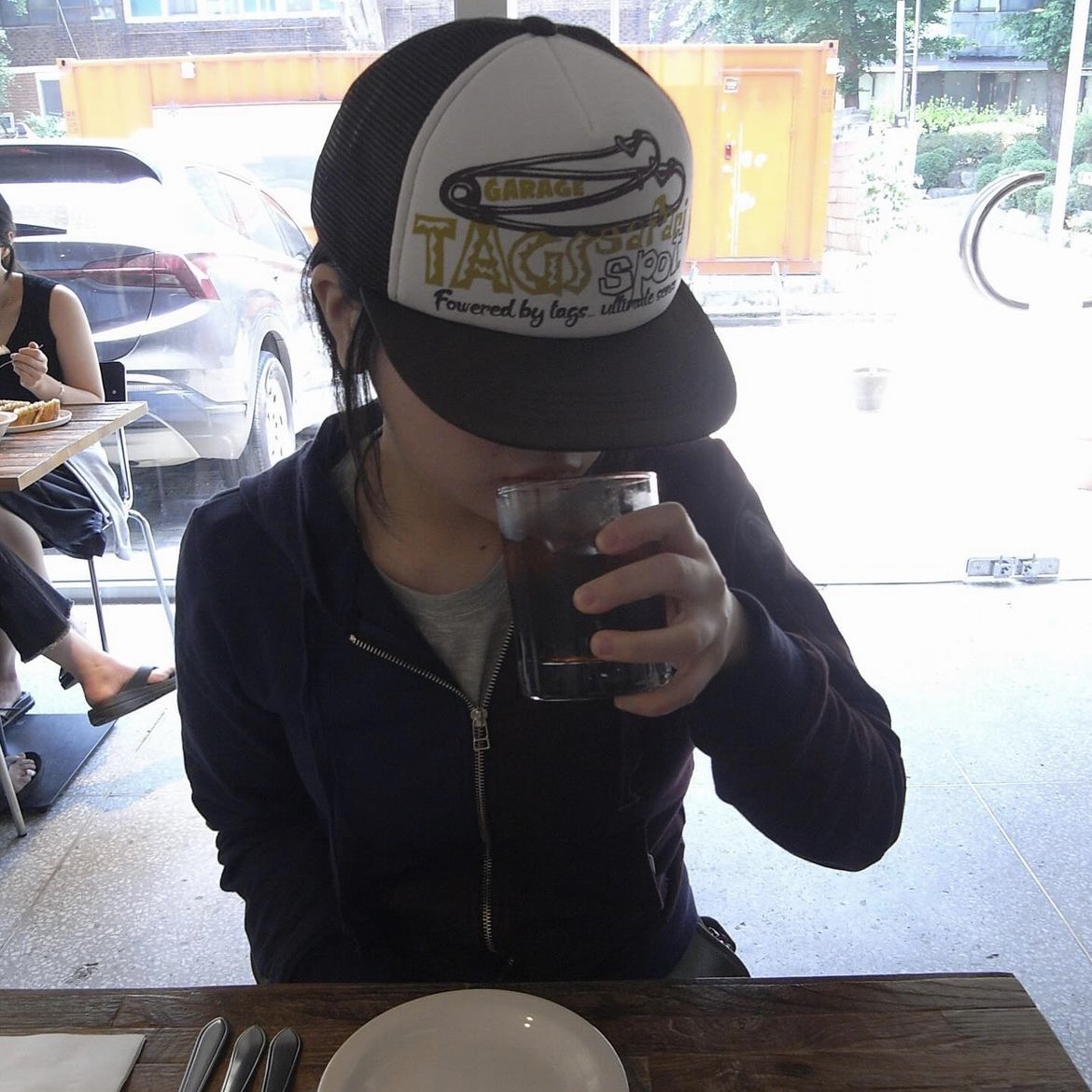 Safarispot Safety Logo Mesh Cap Brown, Safarispot Safety Logo Mesh Cap Black 착용 스타일
