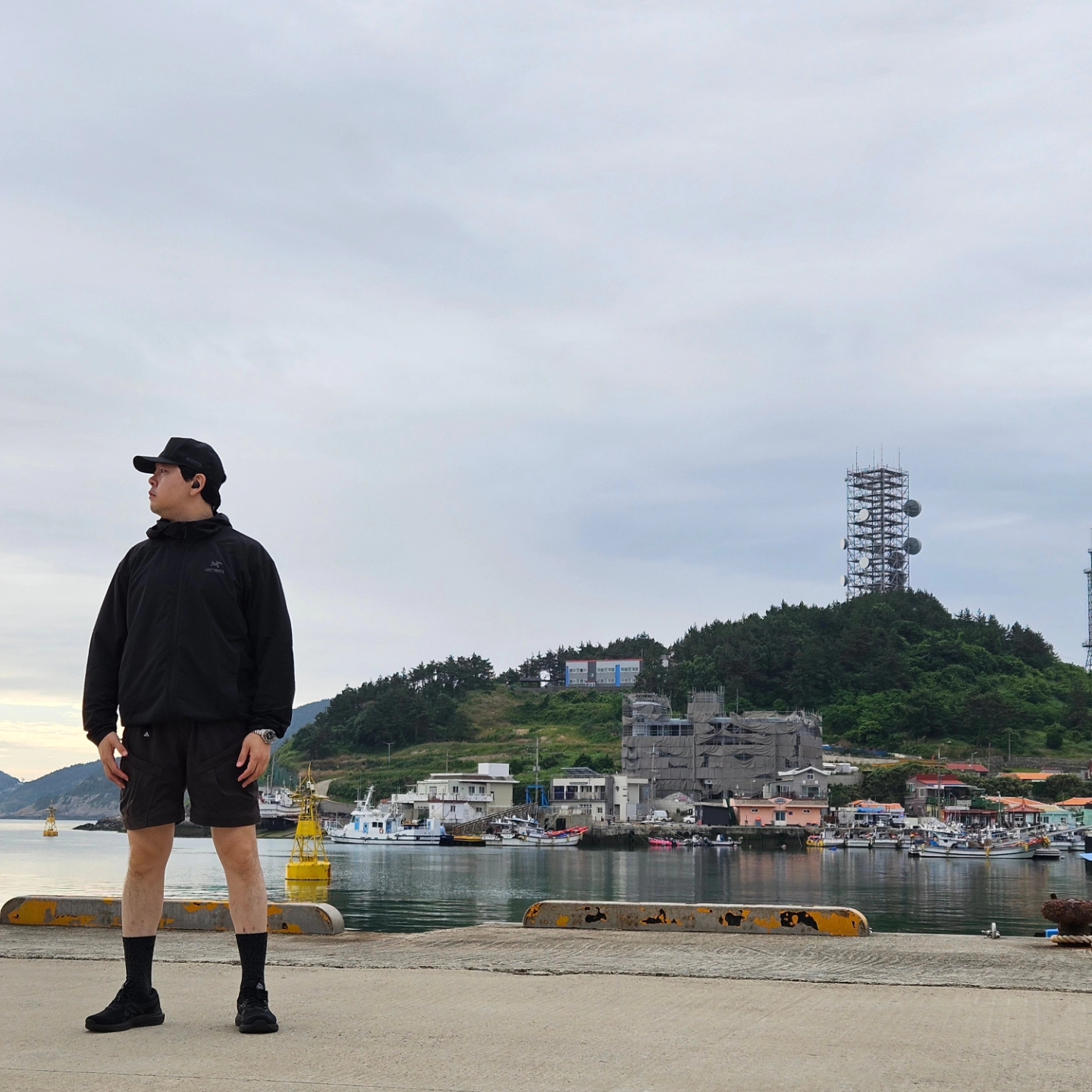 Nike ACG Smith Summit Cargo Pants Velvet Brown - Asia, Nike ACG LBR T-Shirt Black - Asia 착용 스타일 - 3