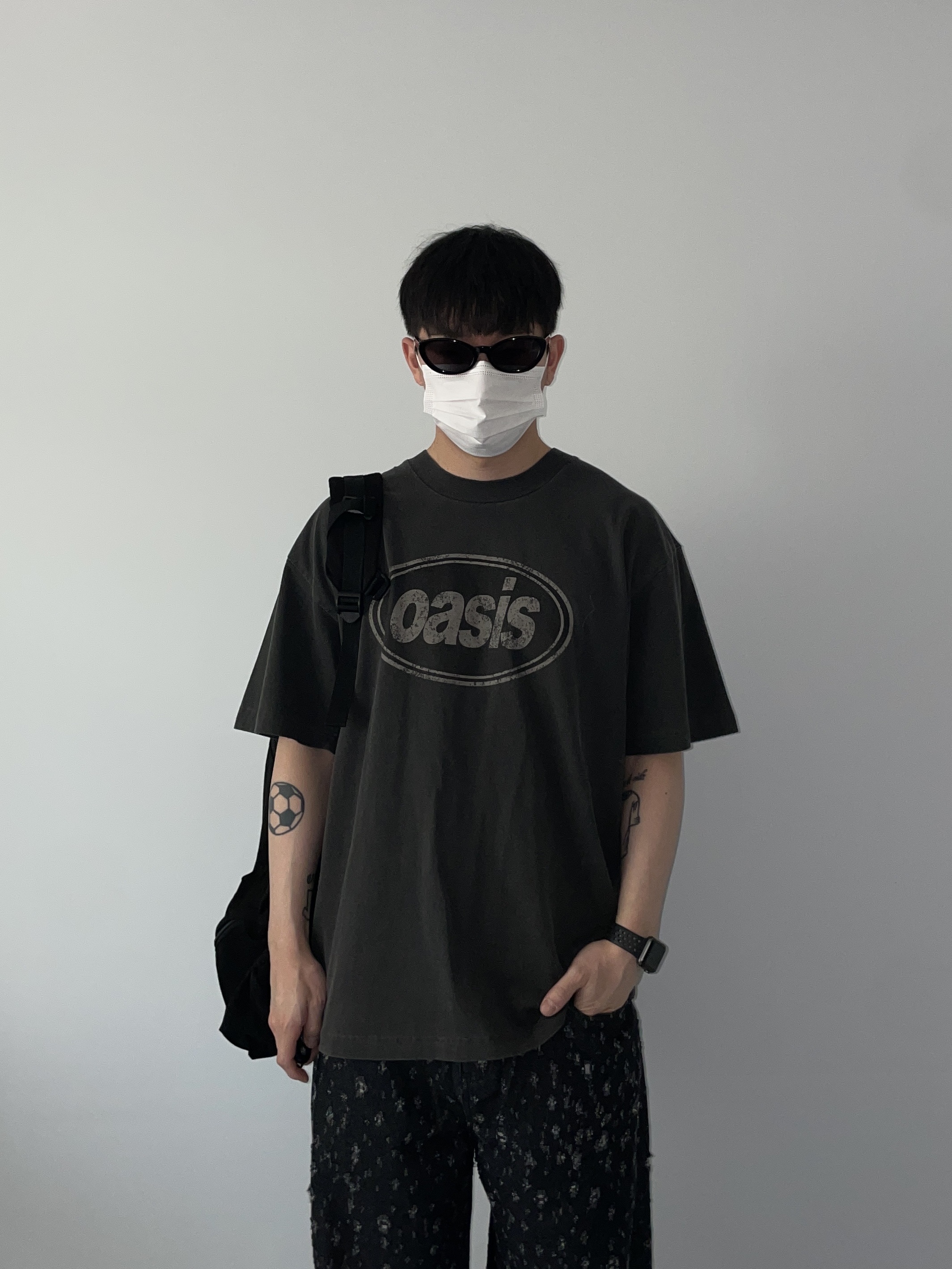 Balenciaga Defender Sneakers Black 착용 스타일 - 2