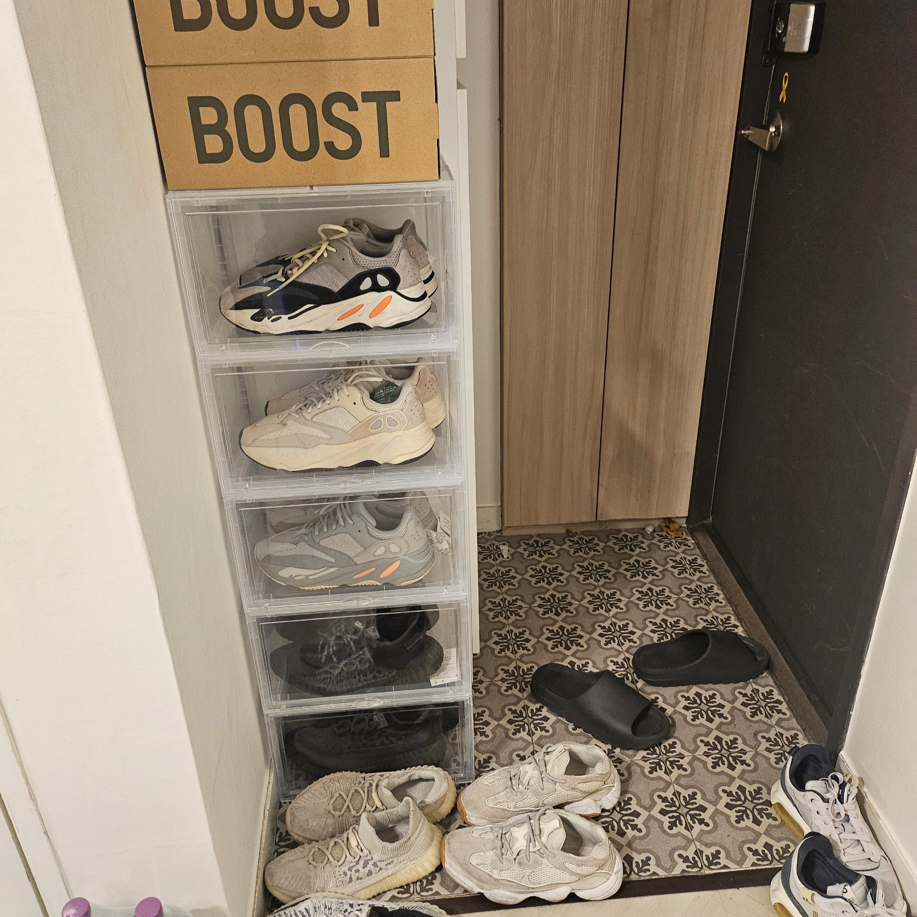 Adidas Yeezy Boost 700 Inertia, Adidas Yeezy Boost 700 Wave Runner Solid Grey 2021/2022 착용 스타일